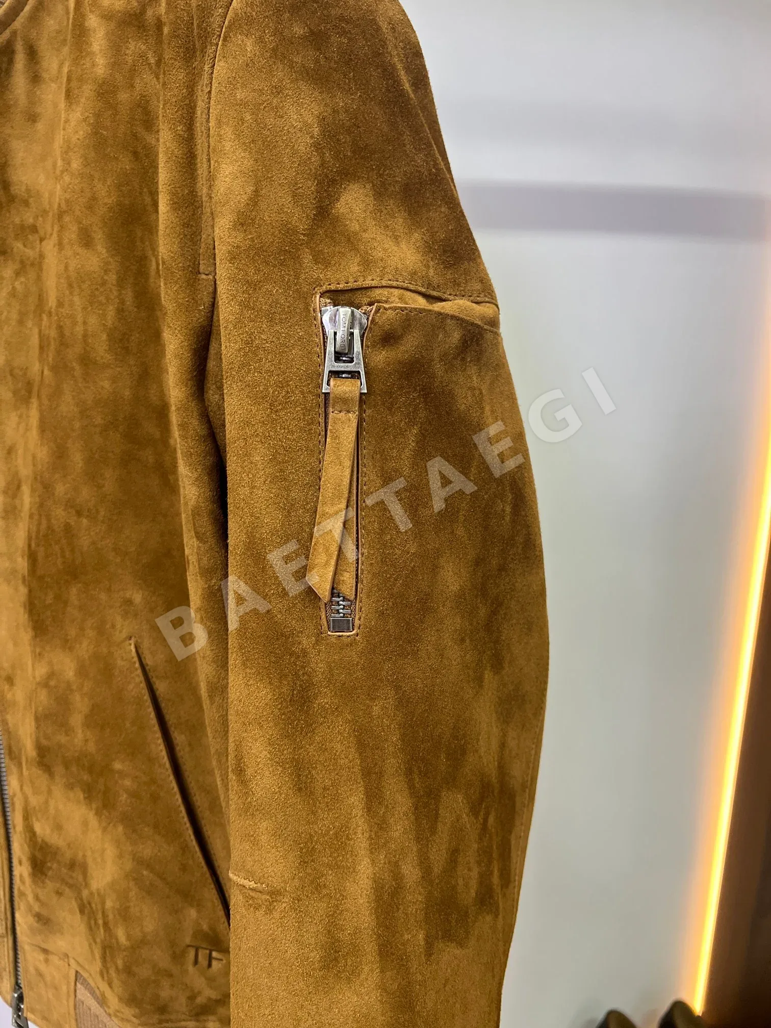 톰포드 레트로 스웨이드 램스킨 야구 자켓 상세 이미지 8