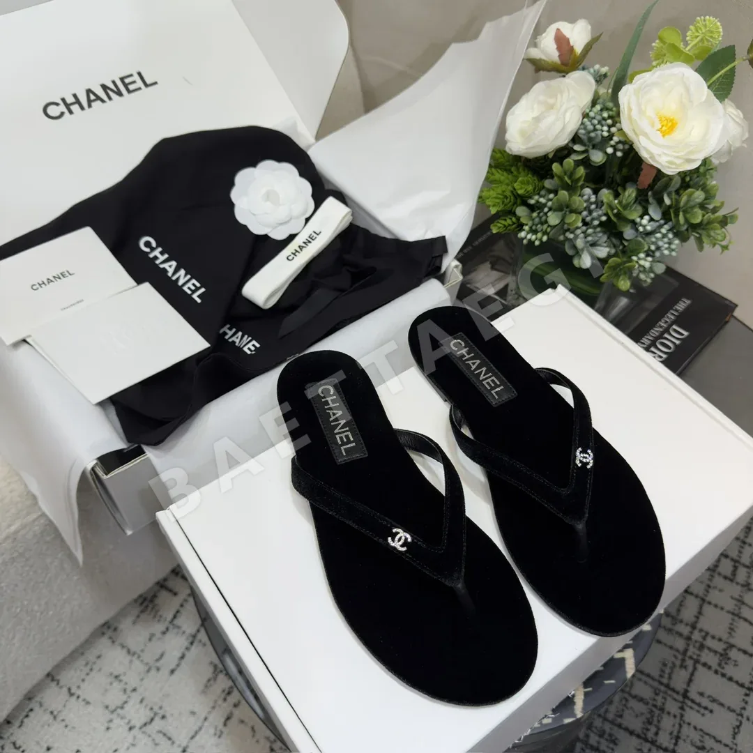 샤넬 벨벳 라인스톤 C 버클 플립플롭 94163