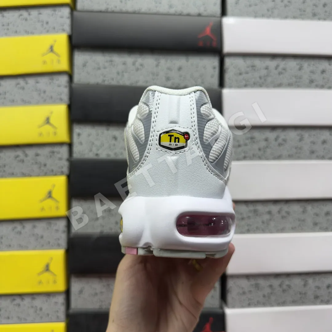 나이키 [BD] 에어 맥스 플러스 HF0107-100 201848 Nike Air Max Plus Summit White Pink Rise 상세 이미지 8