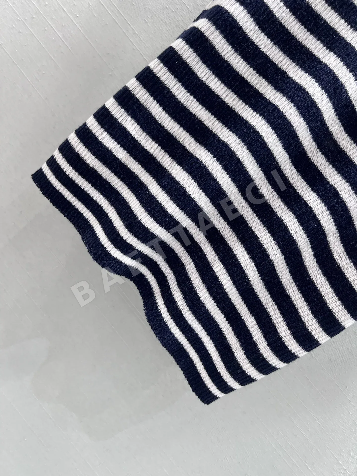 디올 CD 로고 자수 크루넥 반팔 티셔츠 상세 이미지 7
