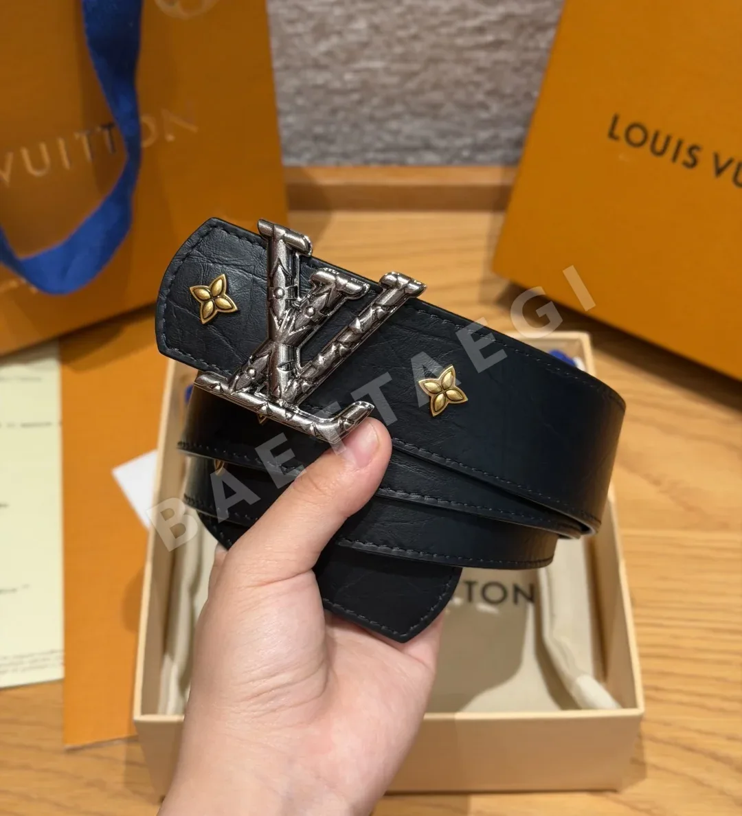 루이비통 LV 이니셜 40mm 모노그램 스터드 벨트 상세 이미지 7