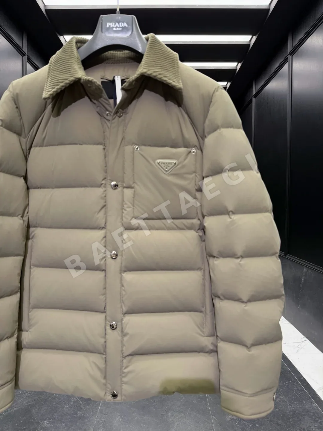 프라다 코듀로이 니트 카라 구스다운 남성 패딩 상세 이미지 7