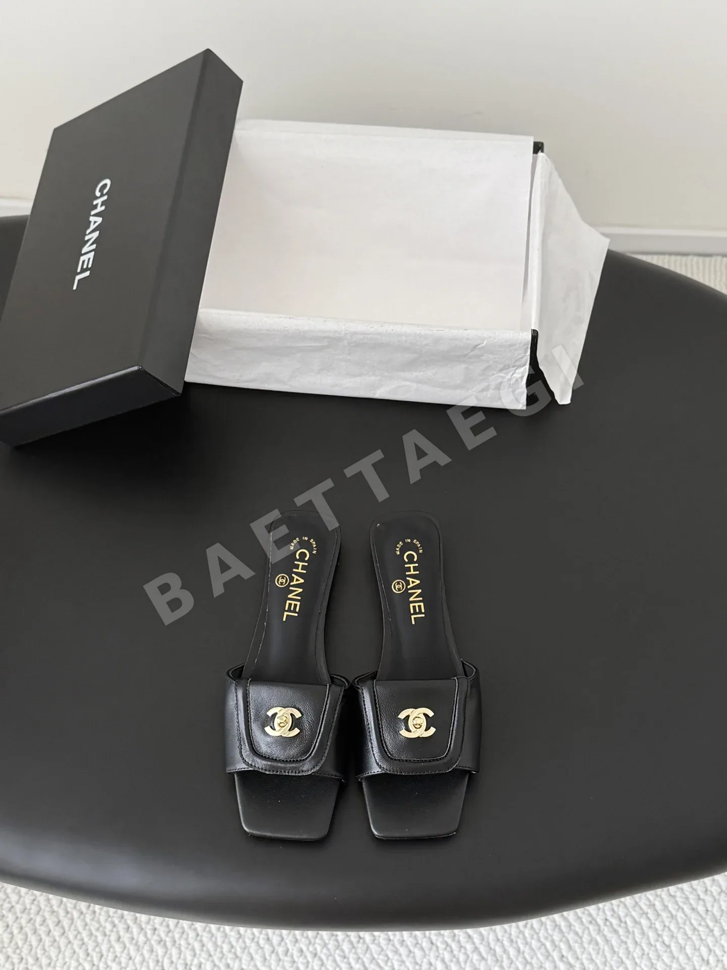 샤넬 백팩 버클 로퍼 98670