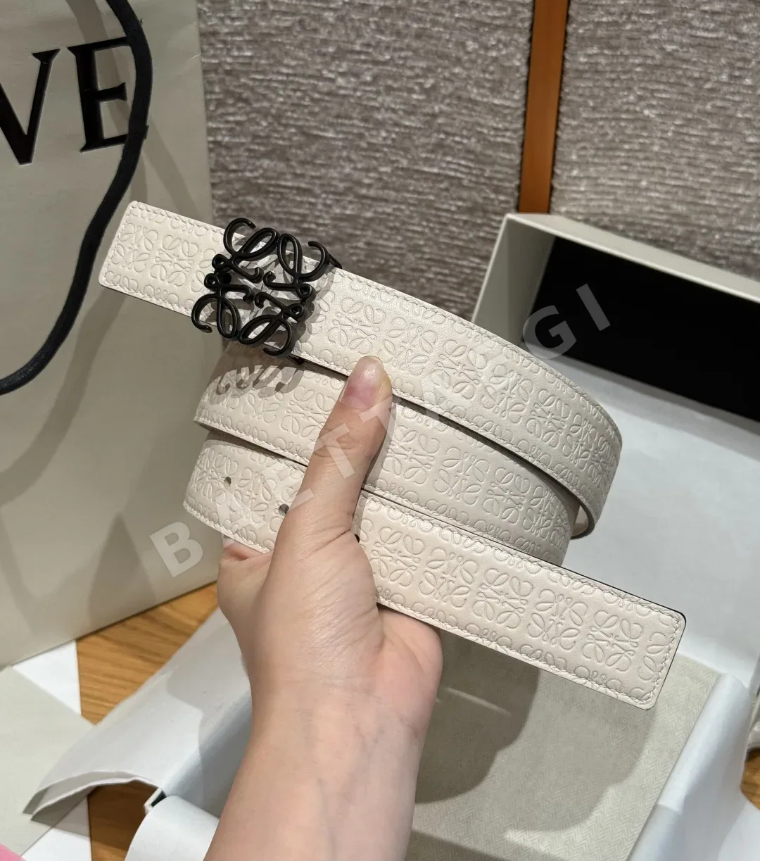 로에베 아나그램 메탈 버클 리버시블 송아지가죽 벨트 상세 이미지 3