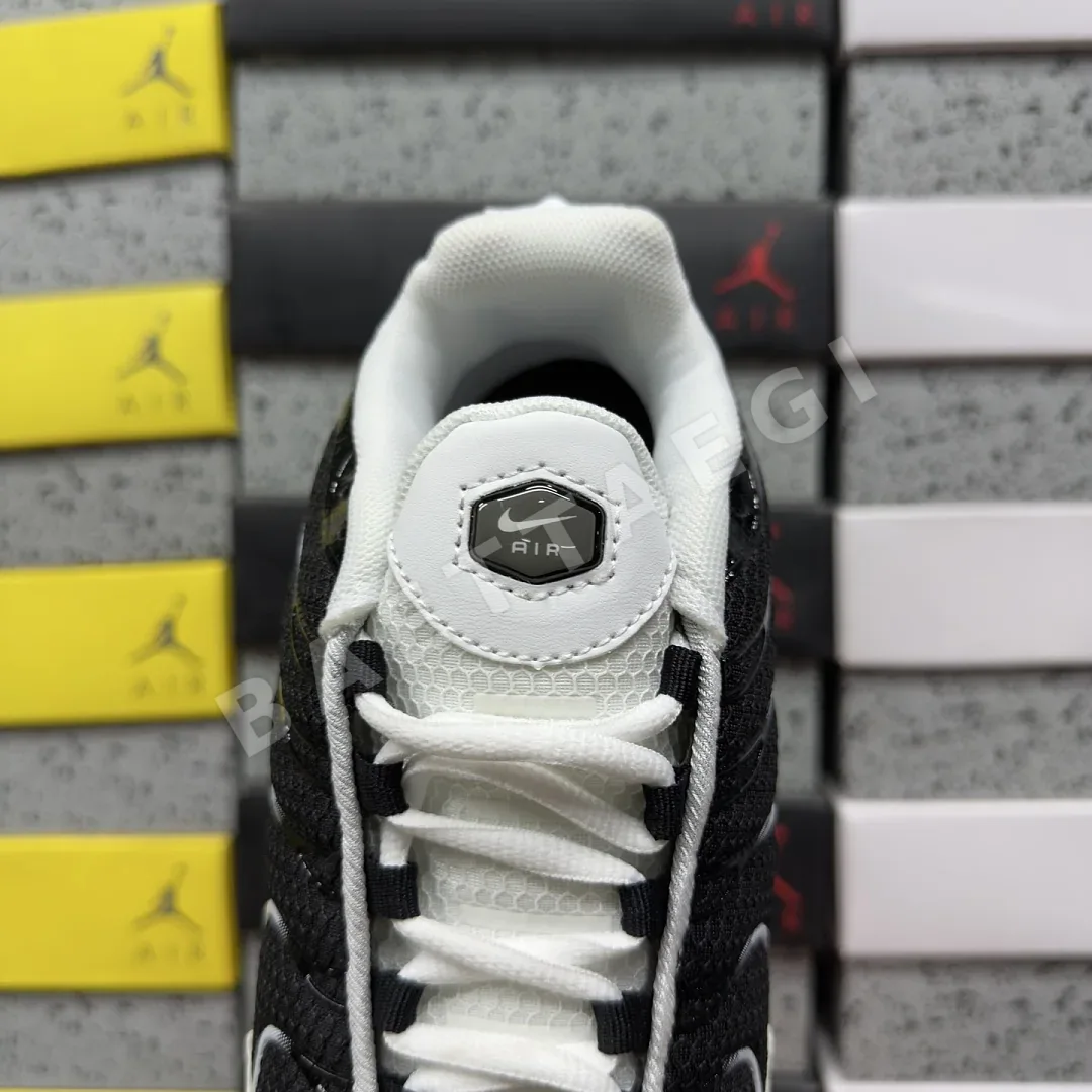 나이키 [BD] 에어 맥스 플러스 CT1094-102 201908 Nike Air Max Plus White Black Metallic 상세 이미지 2