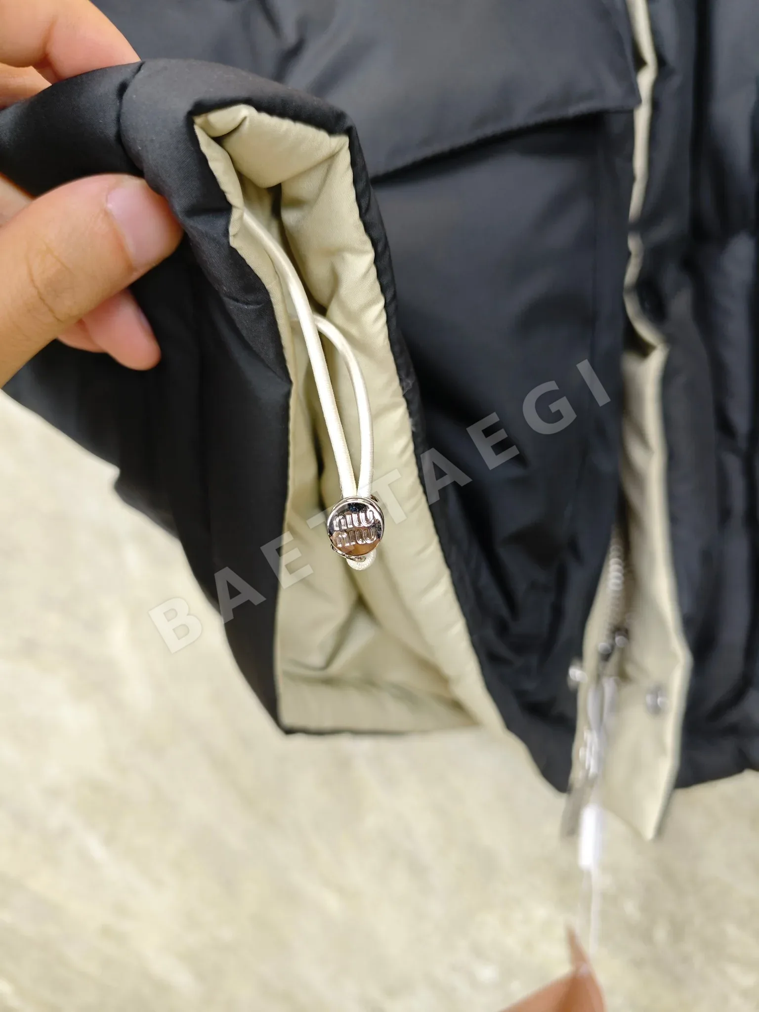 미우미우 테크니컬 퐁제 다운 재킷 25FW 상세 이미지 9
