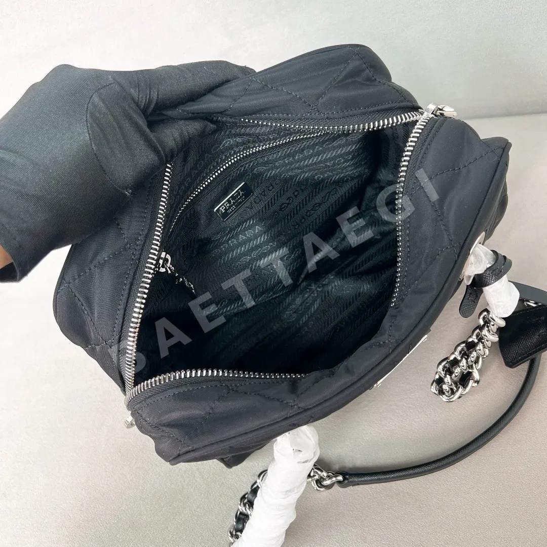 프라다 블랙 퀼팅 체인 숄더백 상세 이미지 8