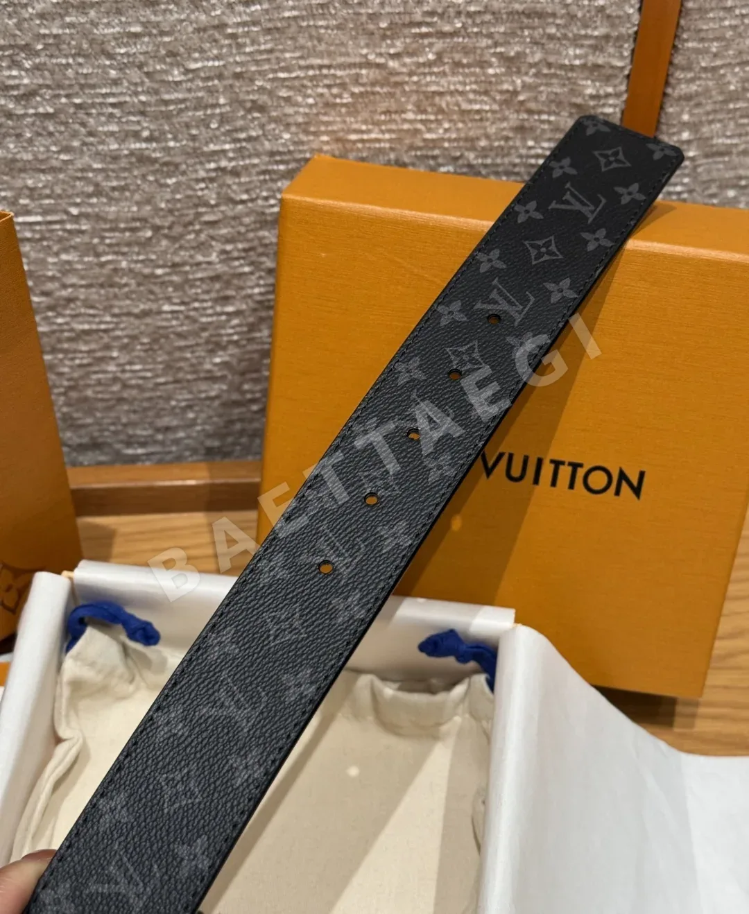 루이비통 양면 컬러 블록 벨트 T 버클 상세 이미지 8