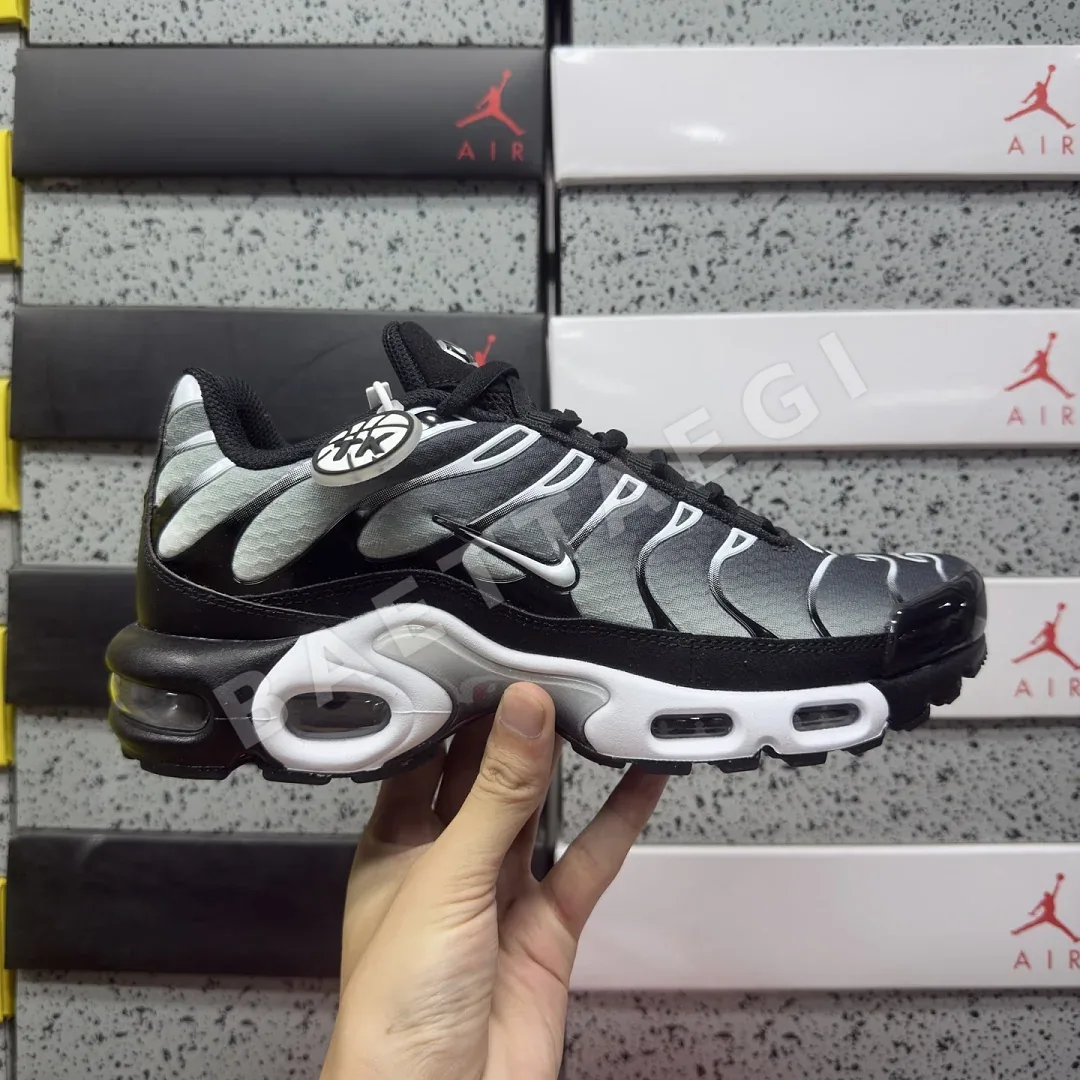 나이키 [TK] 에어 맥스 플러스 DM0032-003 201970 Nike Air Max Plus Black Silver White 상세 이미지 3