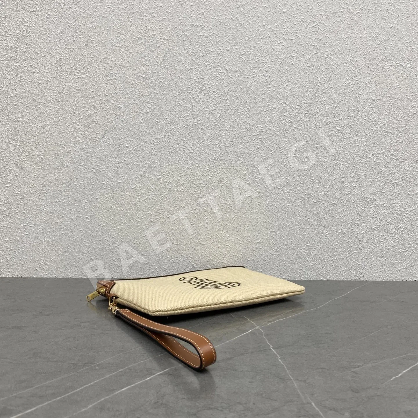 셀린느 브라운 가죽 자수 로고 미니 지갑 상세 이미지 4