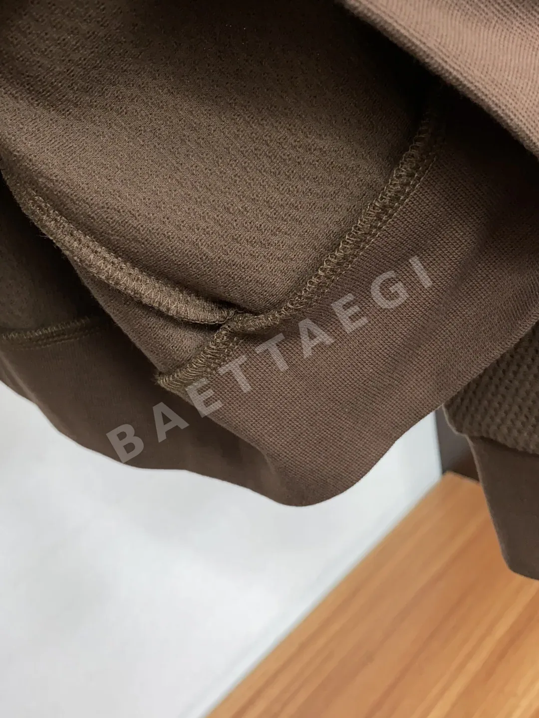 톰브라운 파인애플 패턴 에어코튼 크루넥 긴팔셔츠 상세 이미지 6