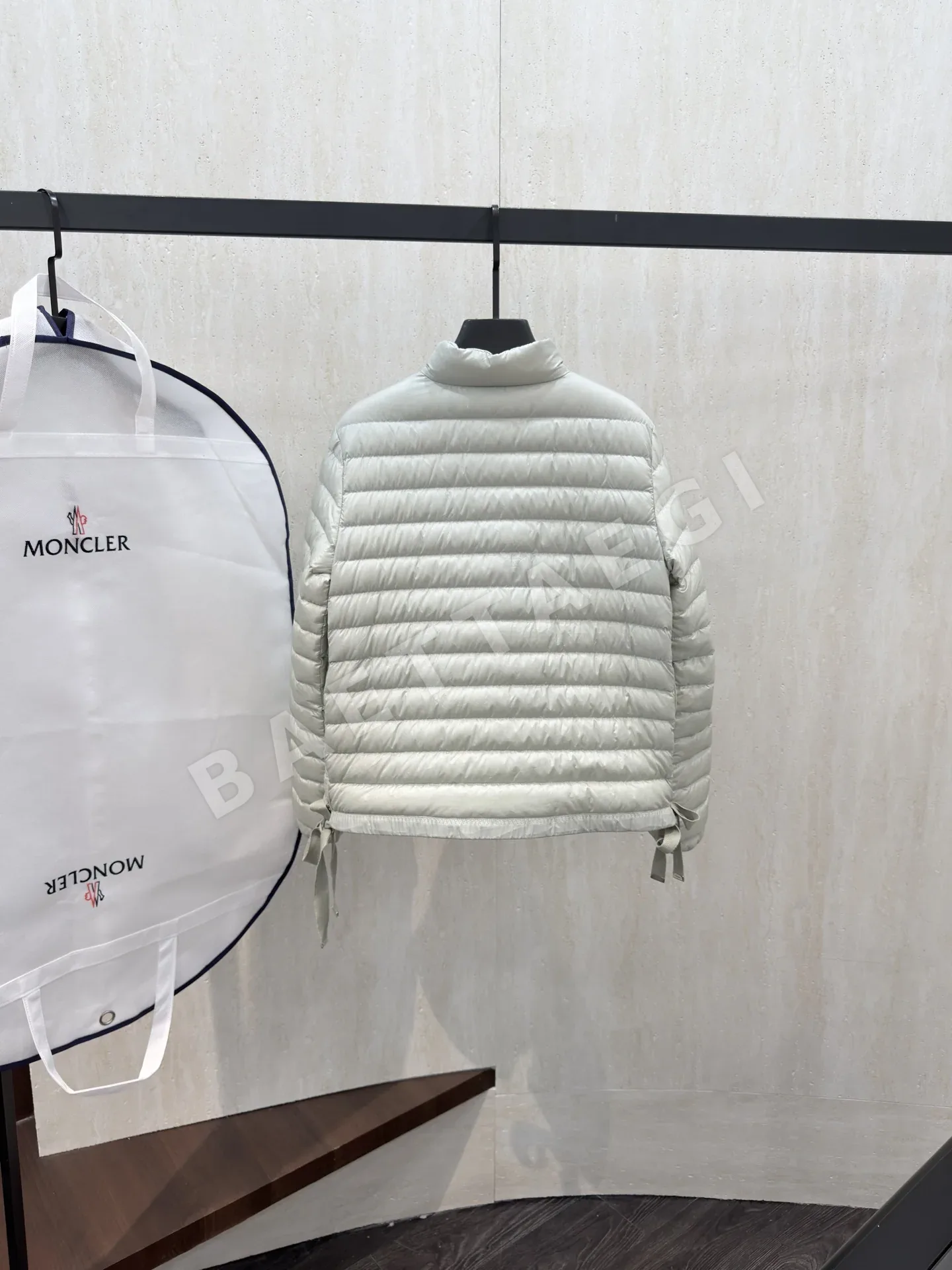몽클레르 아잘리 쇼트 다운 자켓 상세 이미지 9