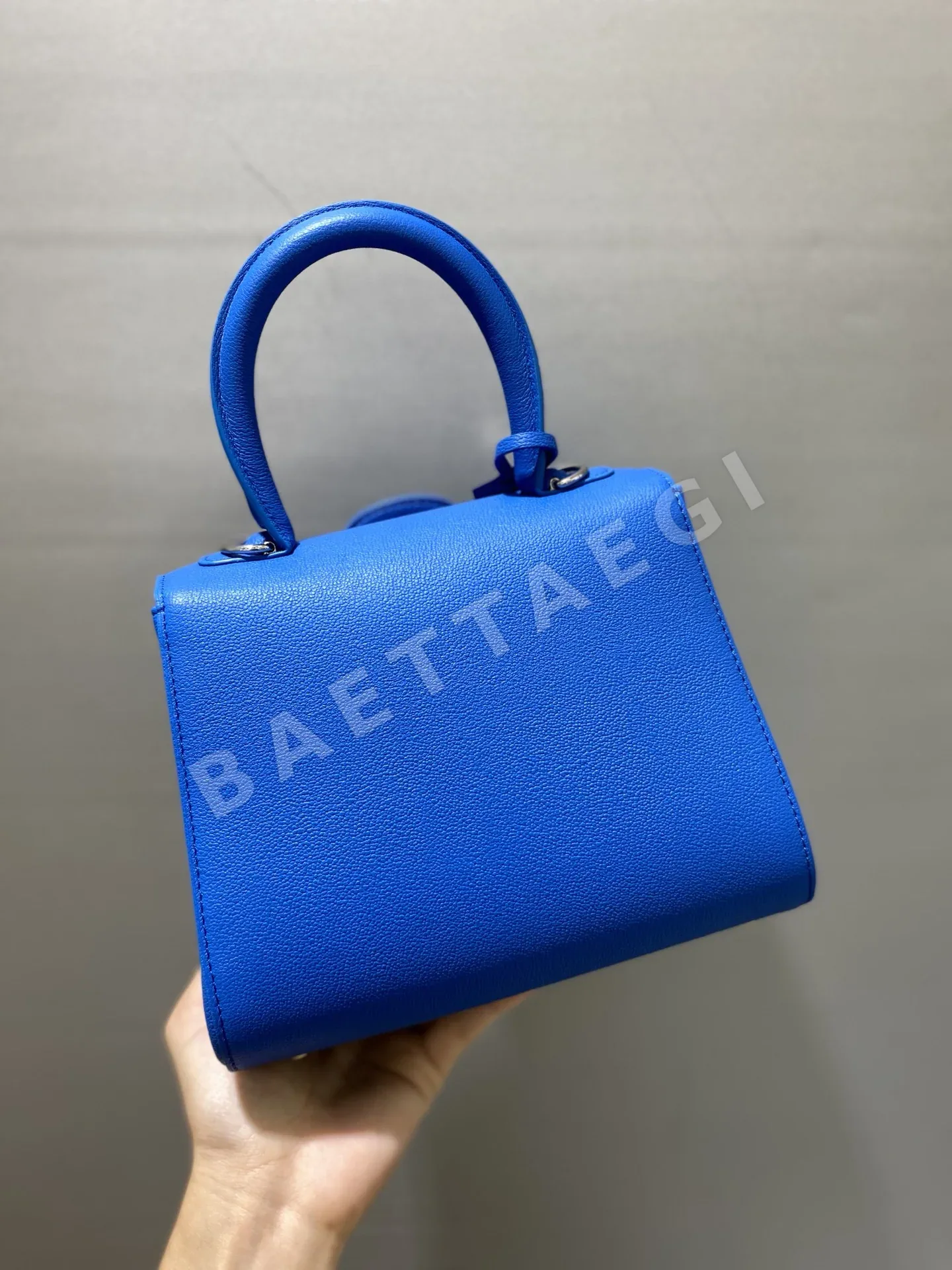 델보 브릴리언트 토고 가죽 숄더백 상세 이미지 3