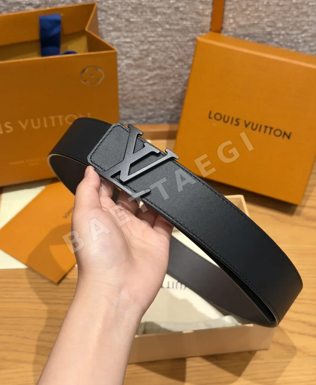 루이비통 이니셜 40mm 리버시블 가죽 벨트 상세 이미지 9