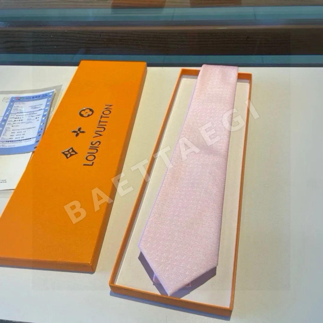 루이비통 V 로고 자카드 실크 넥타이 상세 이미지 3
