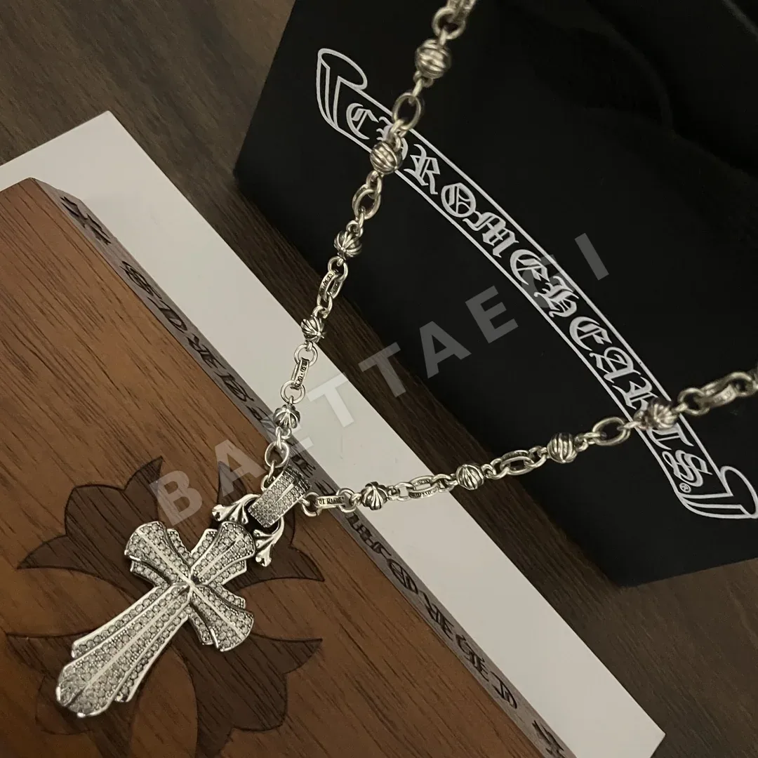 크롬하츠 레트로 멀티 엘리먼트 크로스 펜던트 목걸이 상세 이미지 2