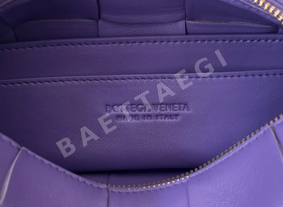 보테가베네타 램스킨 브릭 카세트 언더암 가방 상세 이미지 8
