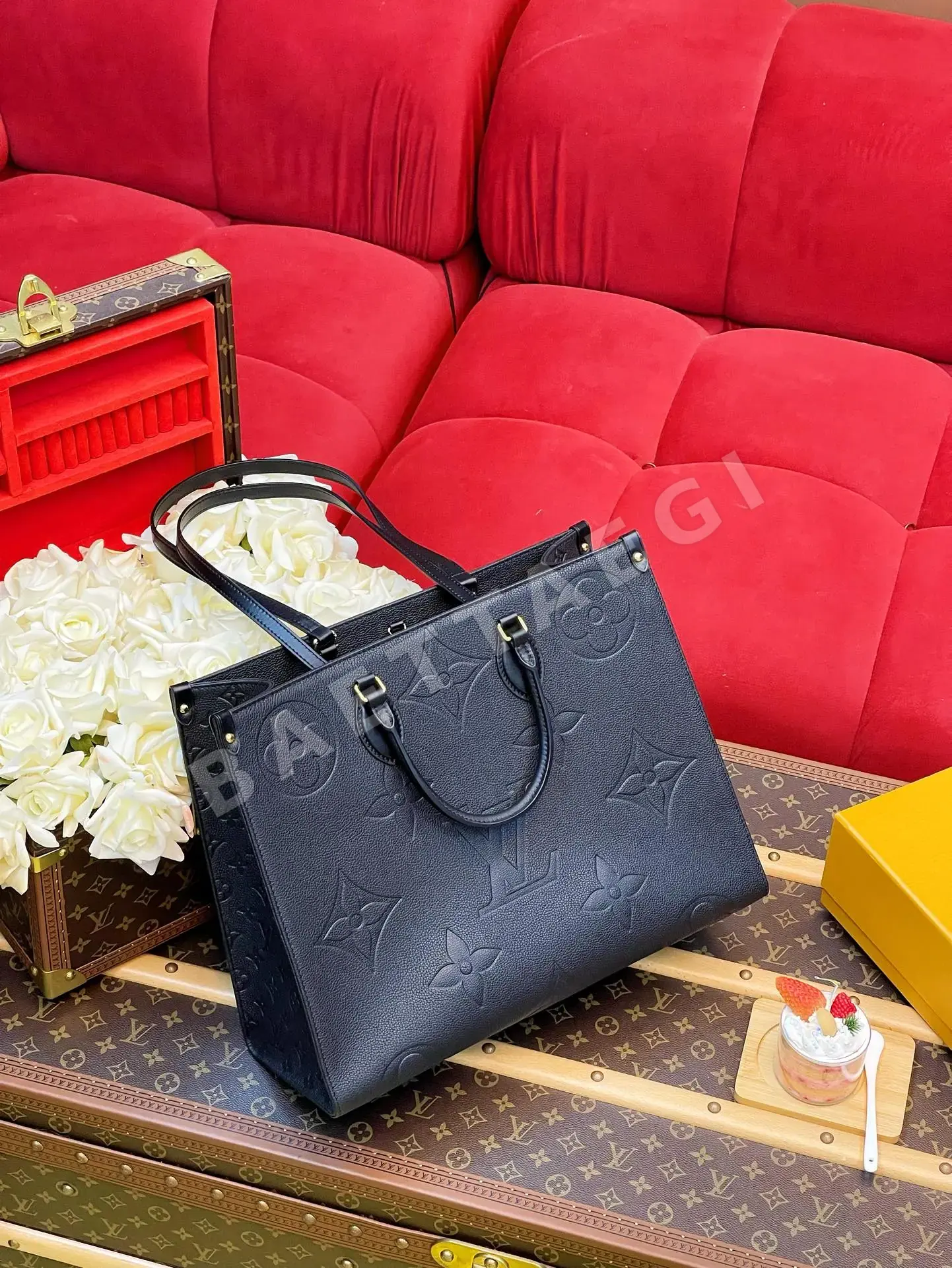 루이비통 온더고 블랙 엠보스 토트백 M44925 상세 이미지 6