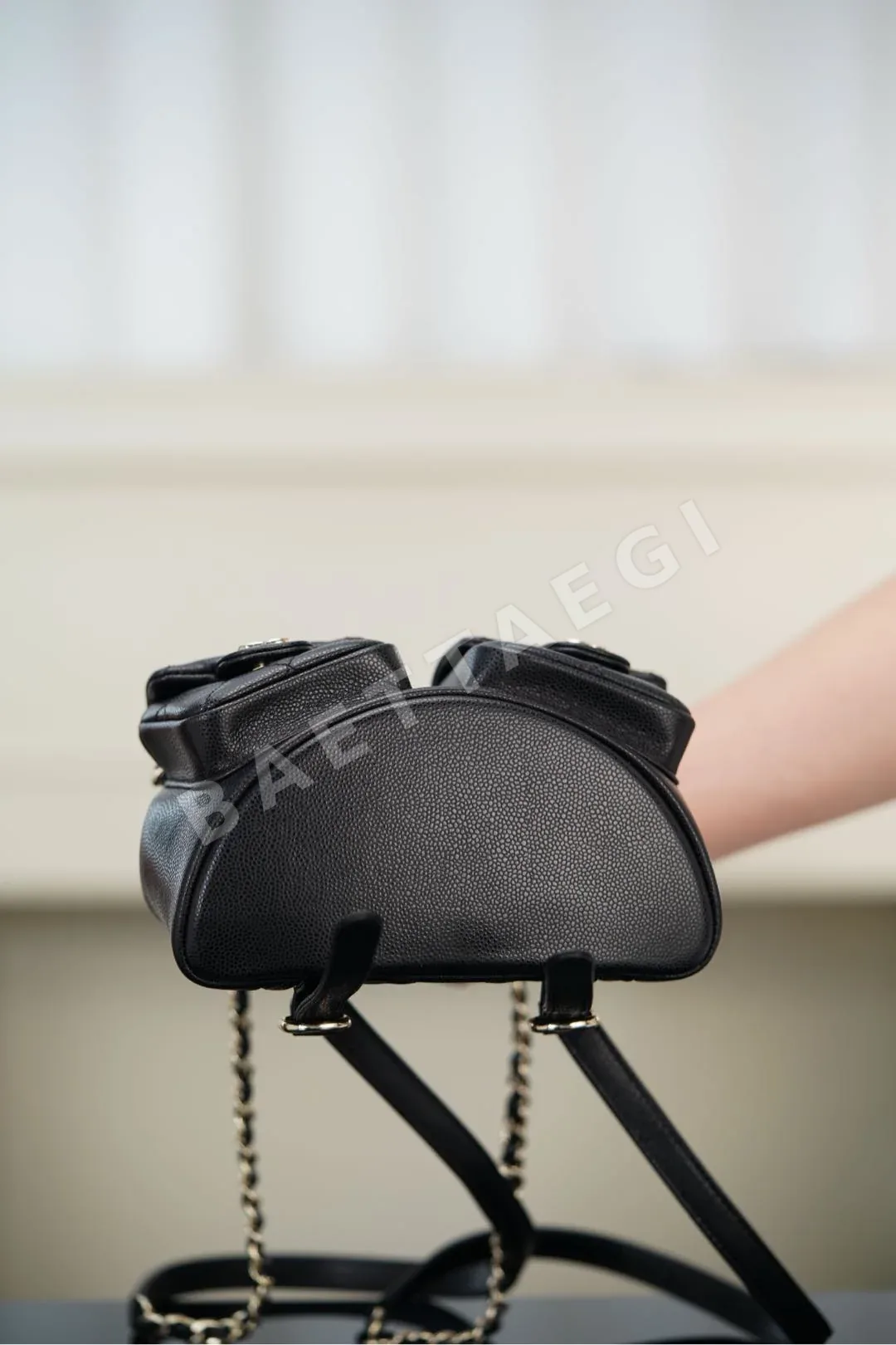 샤넬 뉴듀마 미니 가죽 숄더백 상세 이미지 9