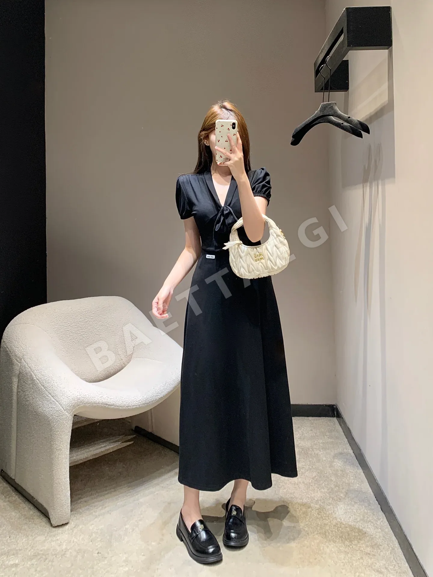 미우미우 브이넥 폴로 카라 퍼프소매 원피스 상세 이미지 7