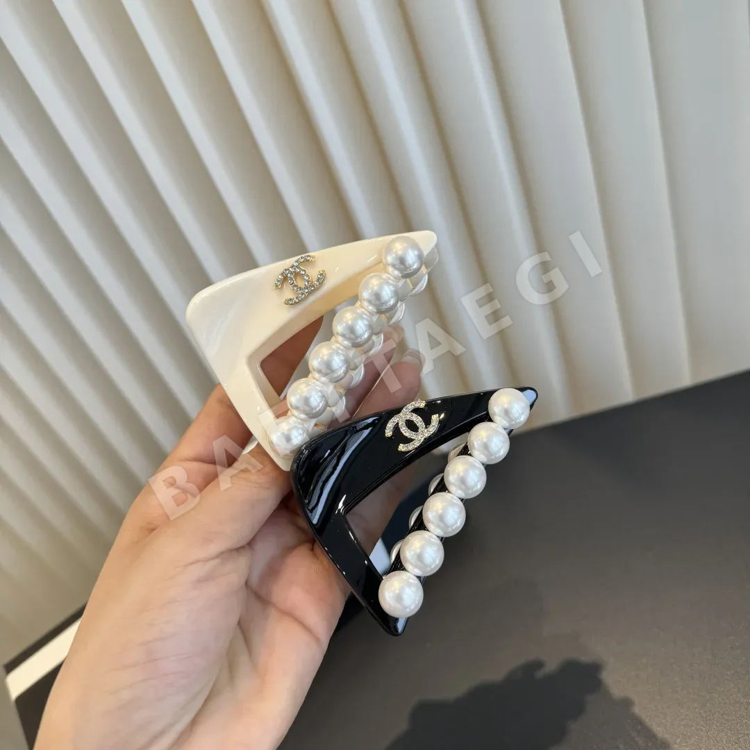 샤넬 헤어 클립 183654
