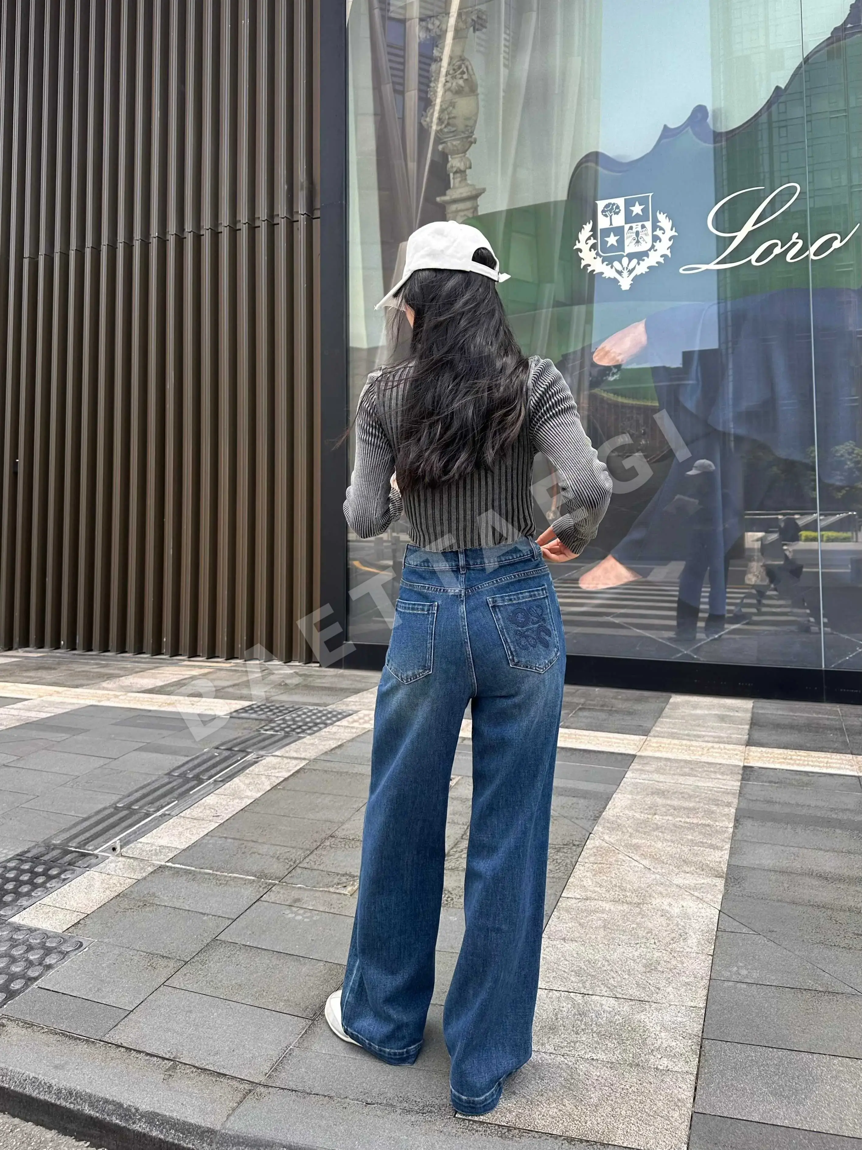 로에베 스퀘어 라인스톤 장식 여성 바지 상세 이미지 2
