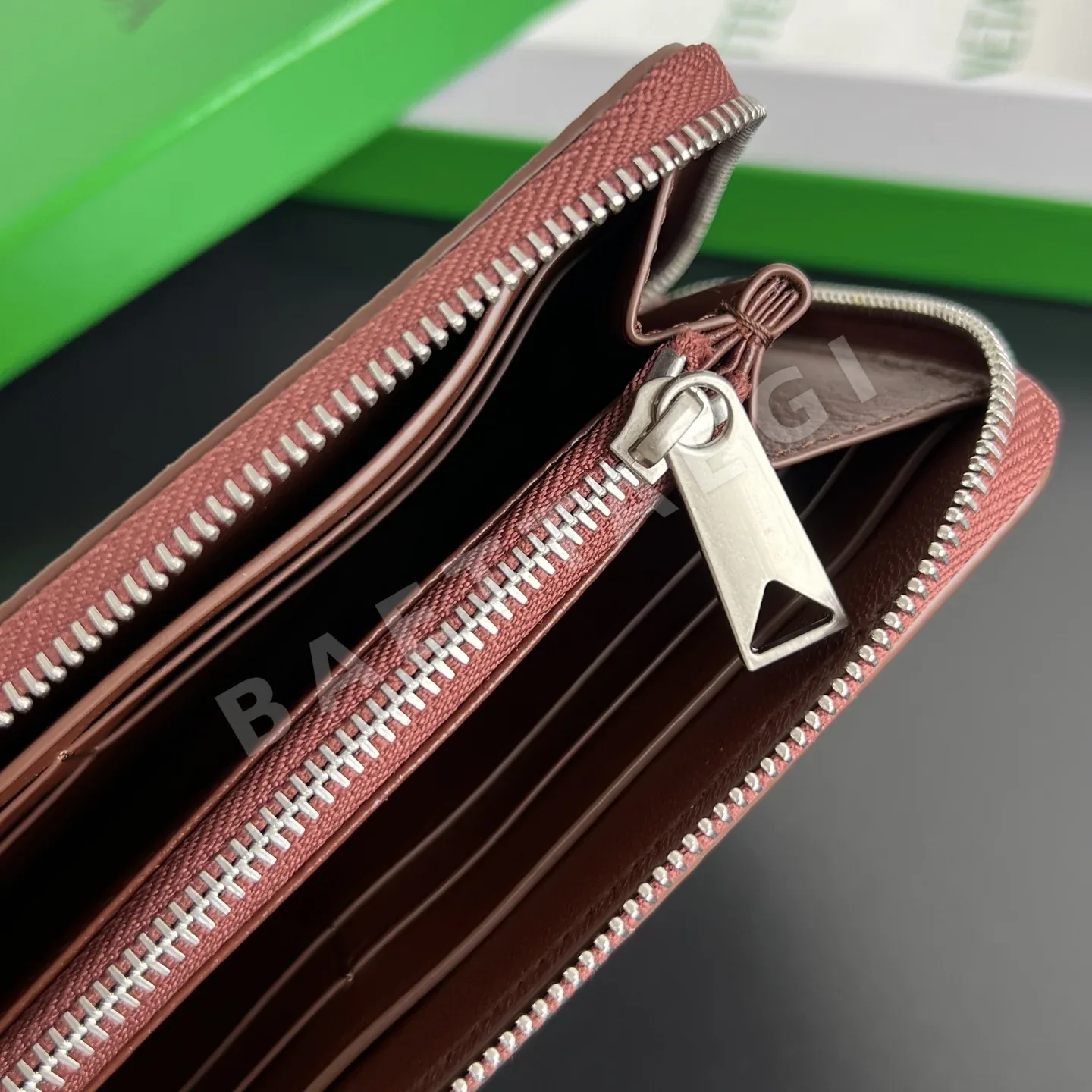 보테가베네타 타조 가죽 장지갑 상세 이미지 6