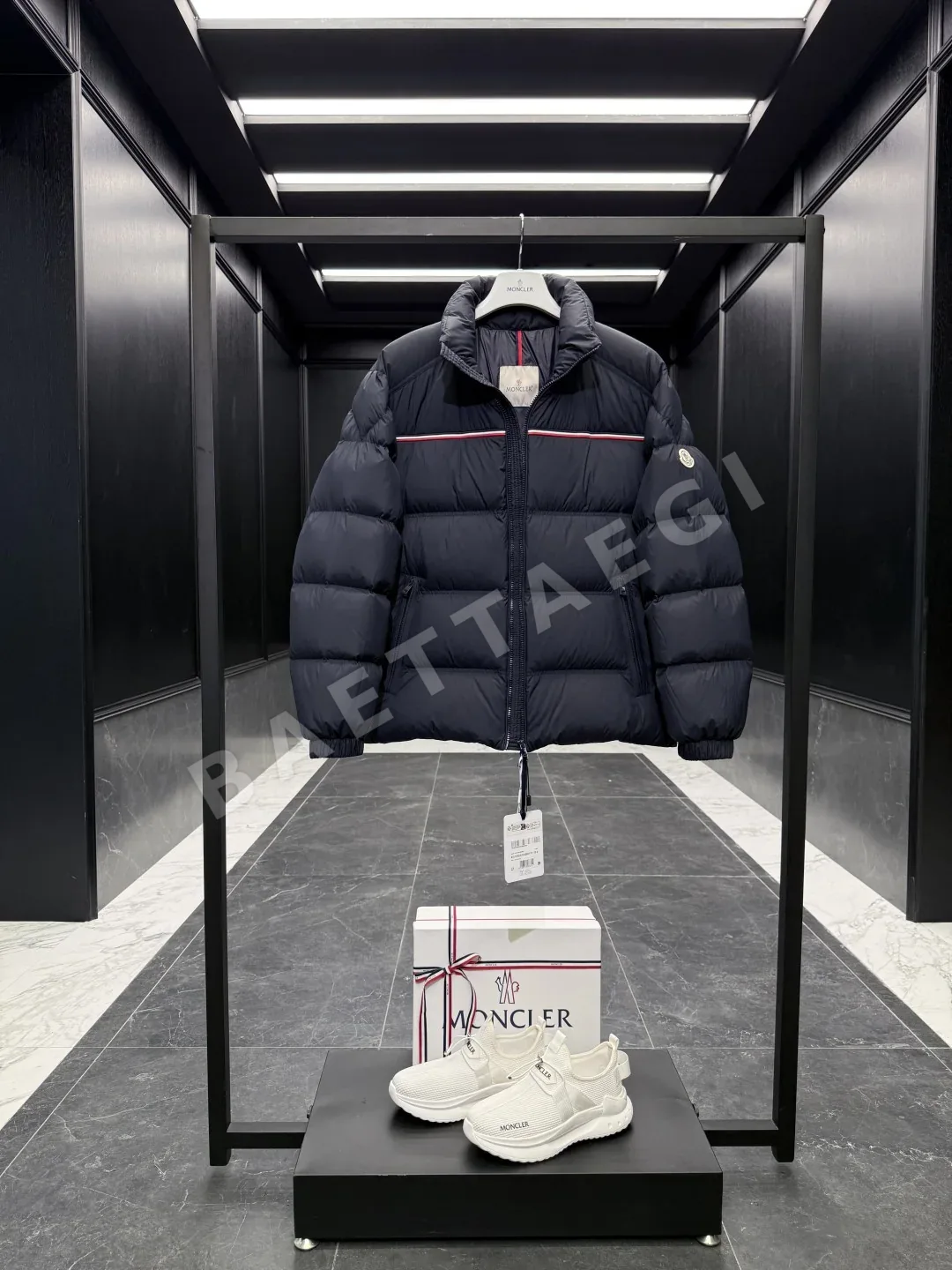 몽클레르 부바크(Moncler Bouvaque) 남성 숏 패딩 재킷 상세 이미지 3