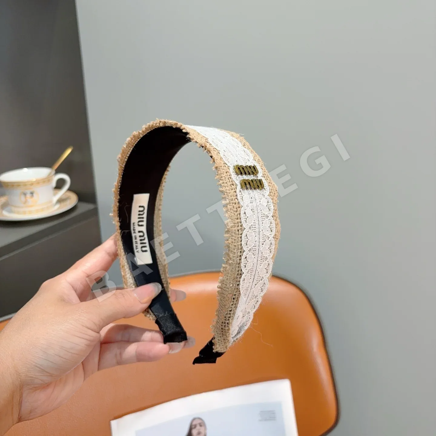 미우미우 레터 레트로 헤드밴드 헤어악세사리 183940
