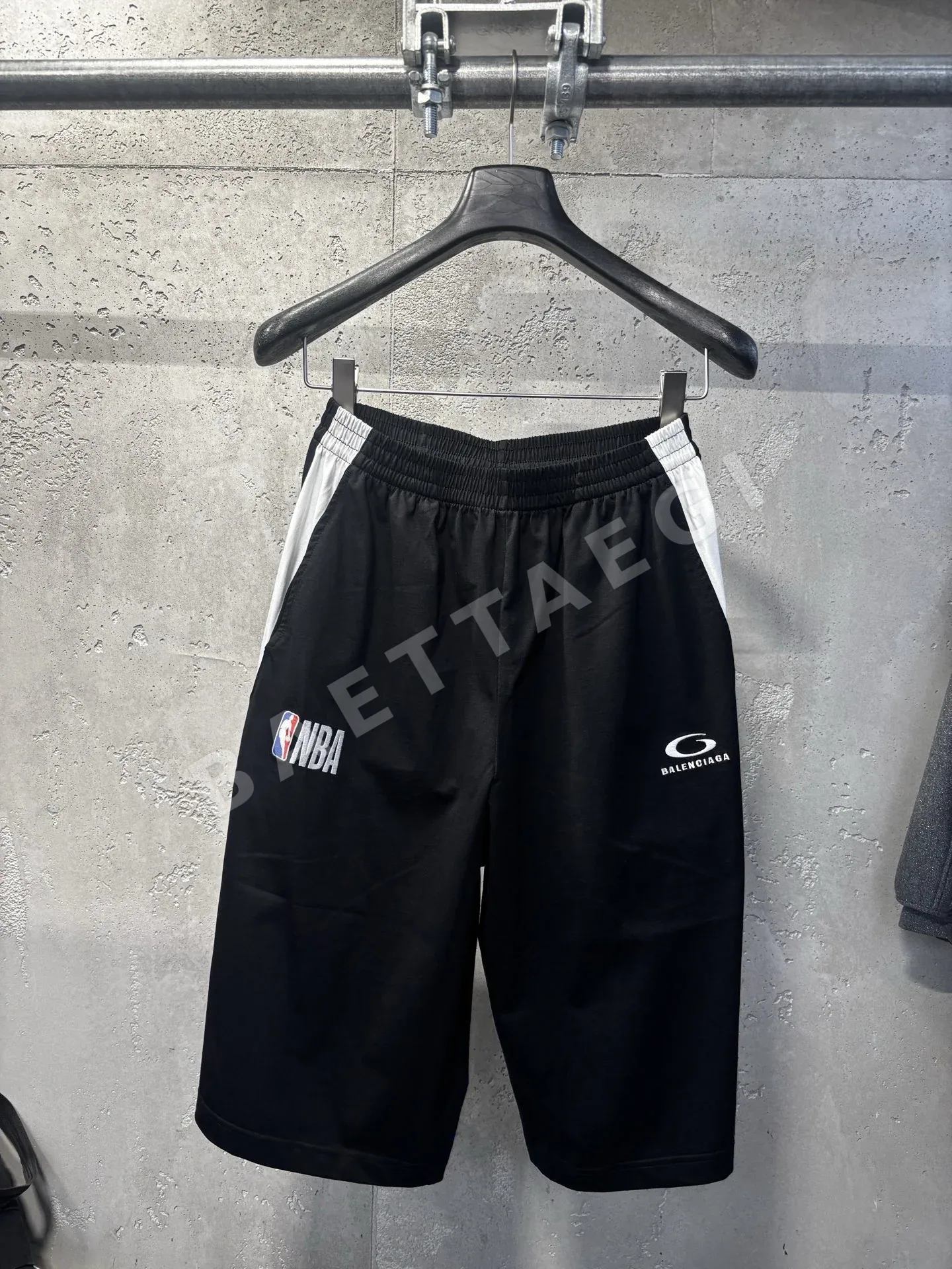 발렌시아가 남성 반바지 상세 이미지 5