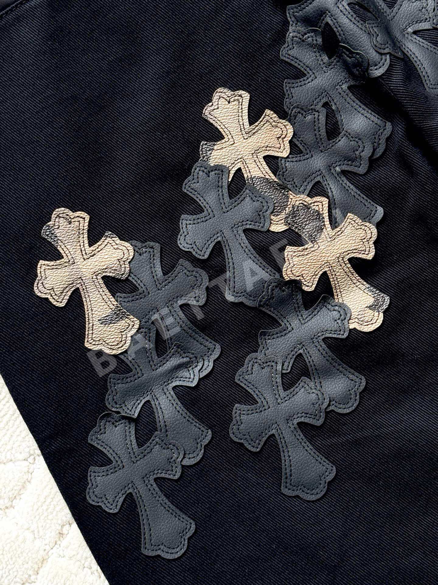 크롬하츠 프린트 그래피티 가죽 라벨 남성 바지 상세 이미지 4