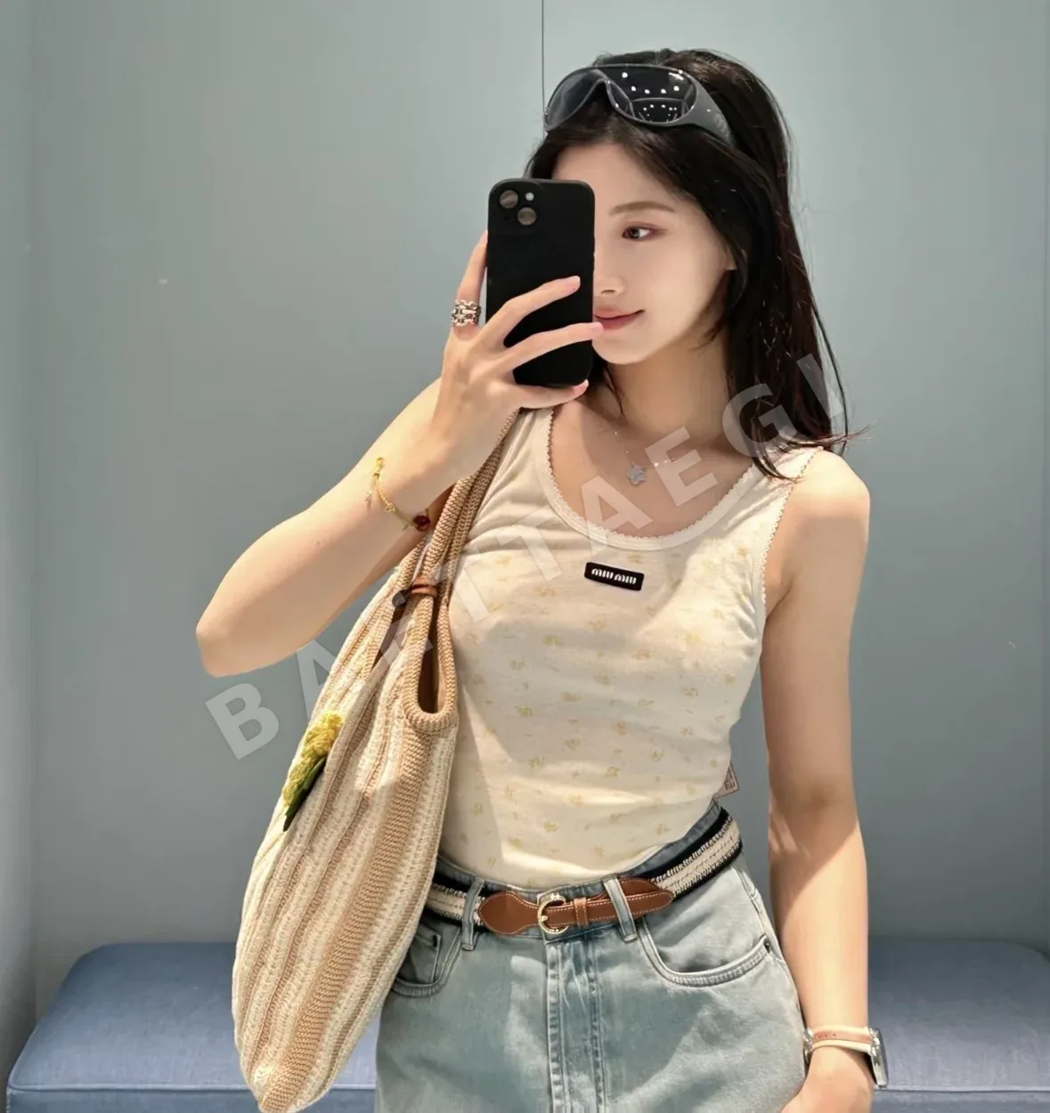미우미우 플라워 레이스 트리밍 나시 탑