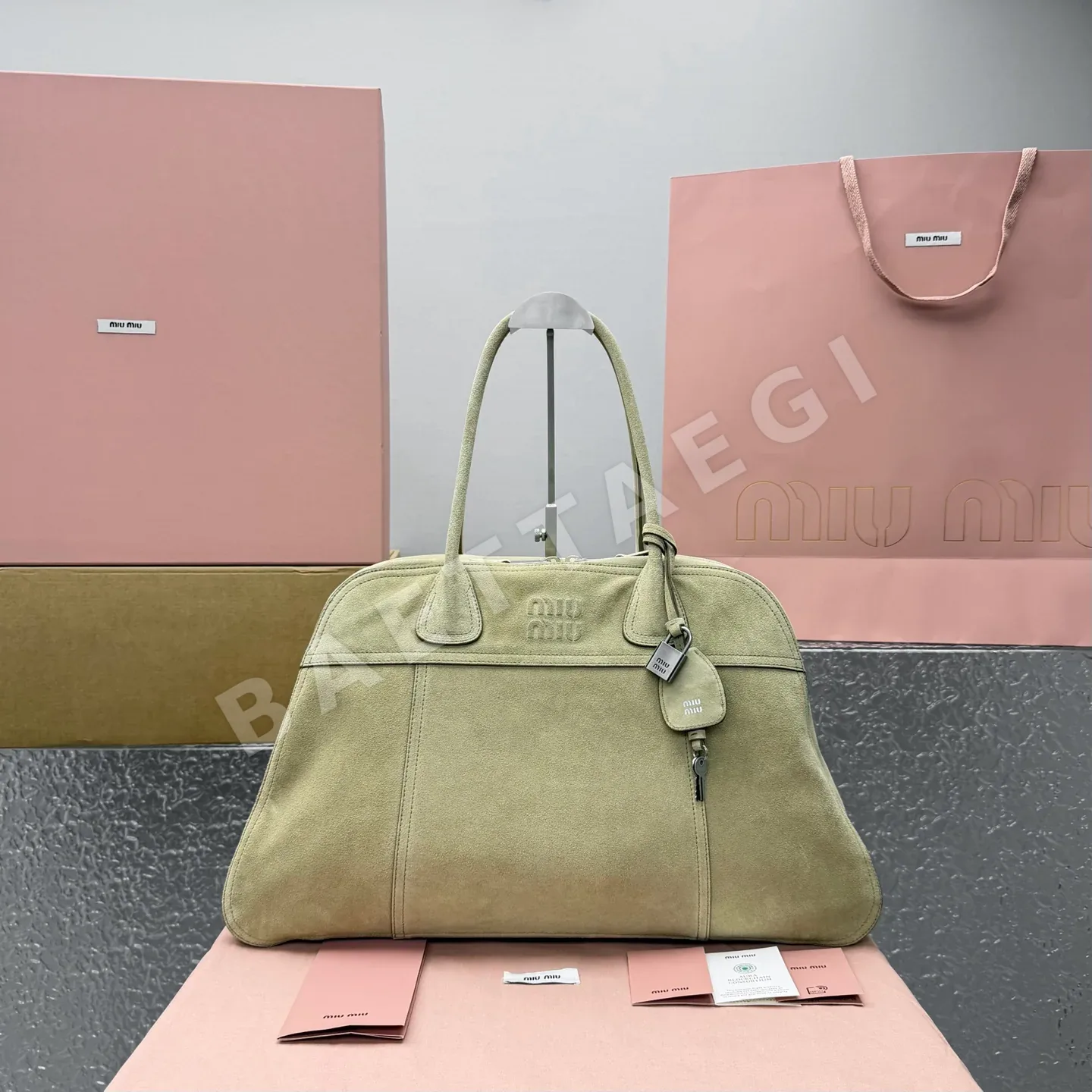 미우미우 매트 살구색 스웨이드 볼링백 68551