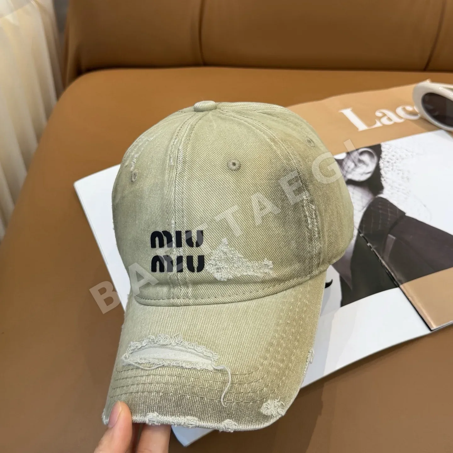 미우미우 찢어진 디자인 베이스볼캡 상세 이미지 2