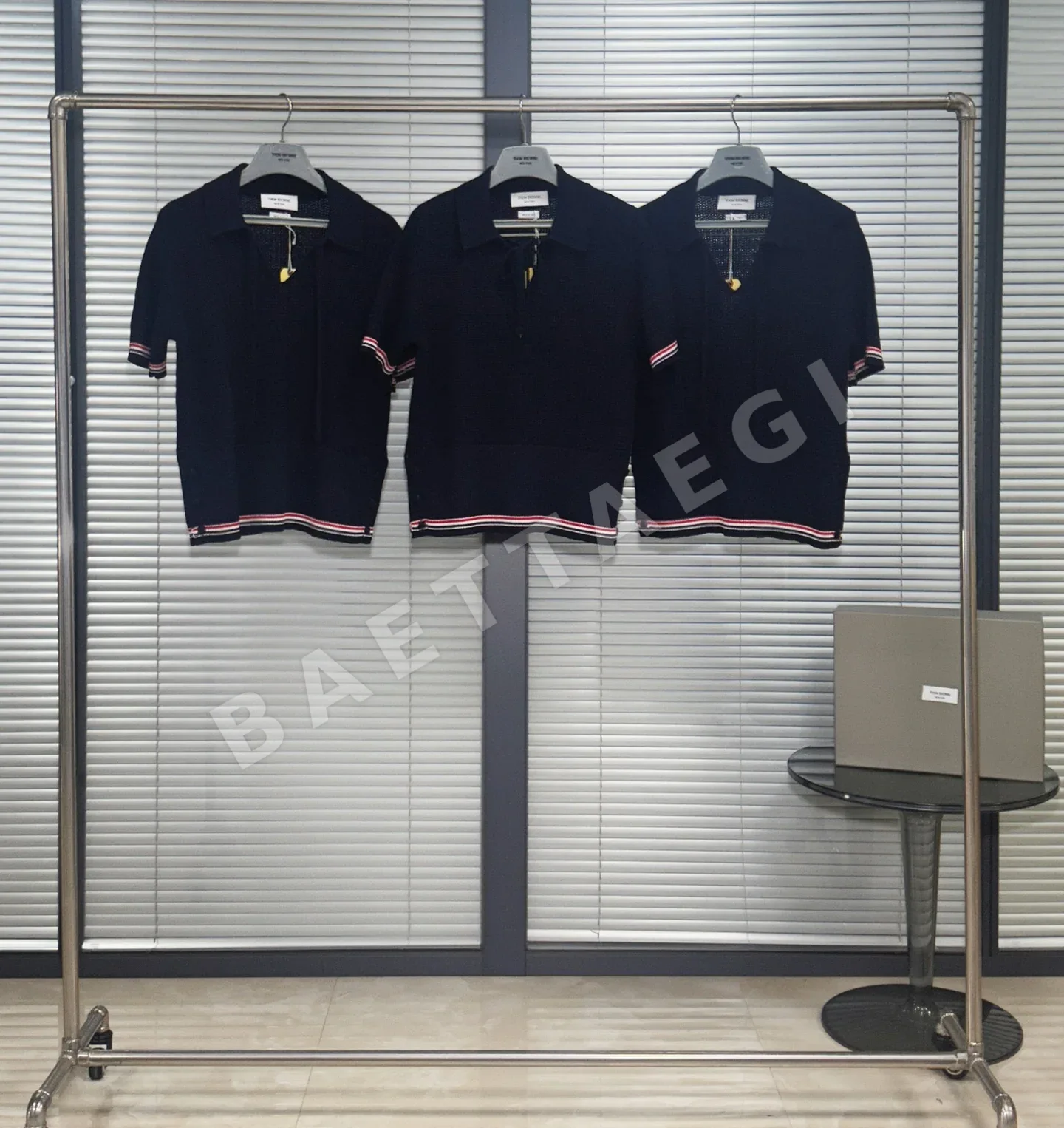 톰브라운 타이웨이스트 울 반팔 폴로셔츠 46584