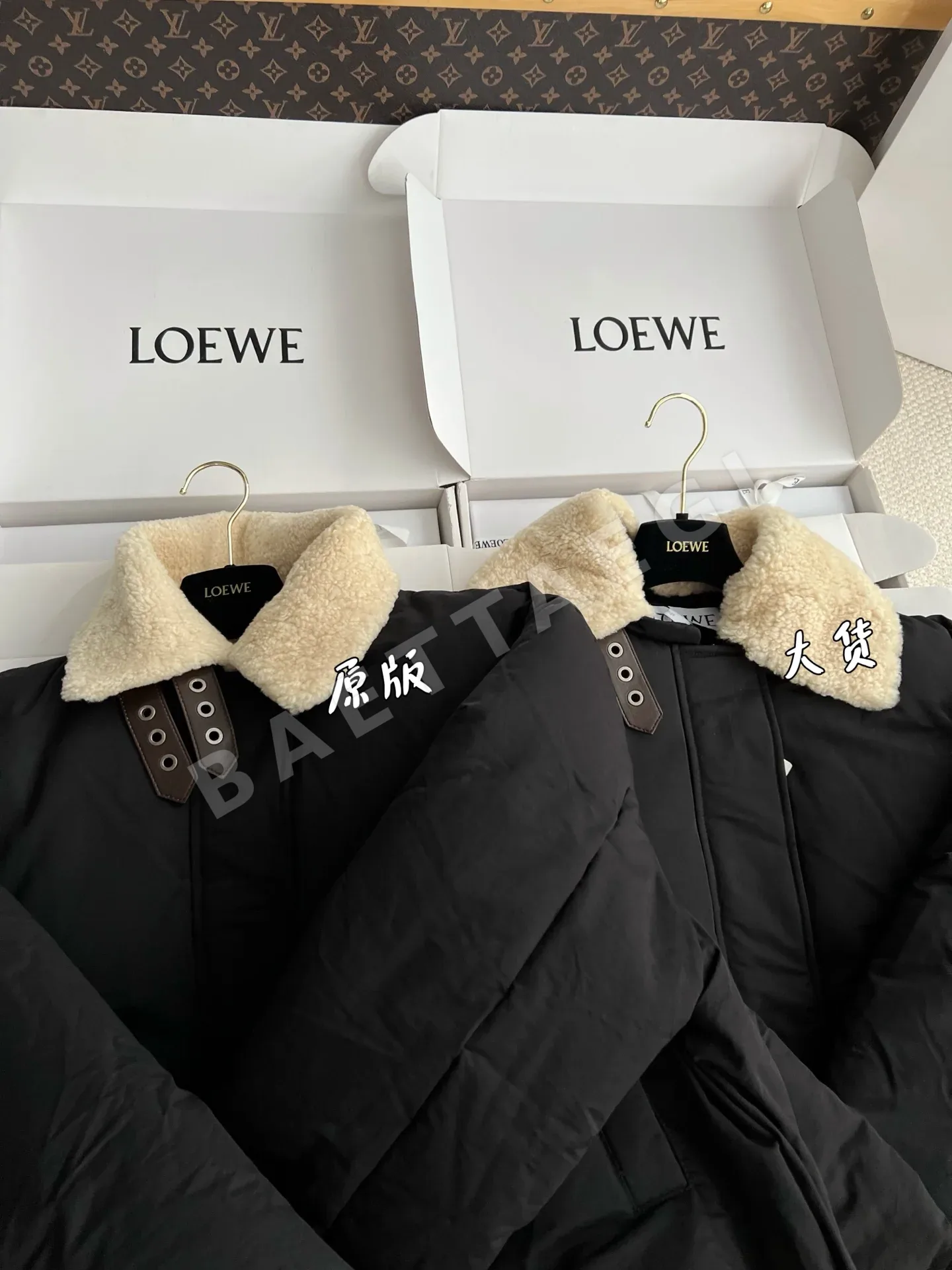로에베 여성 퍼 카라 패딩 재킷 상세 이미지 5