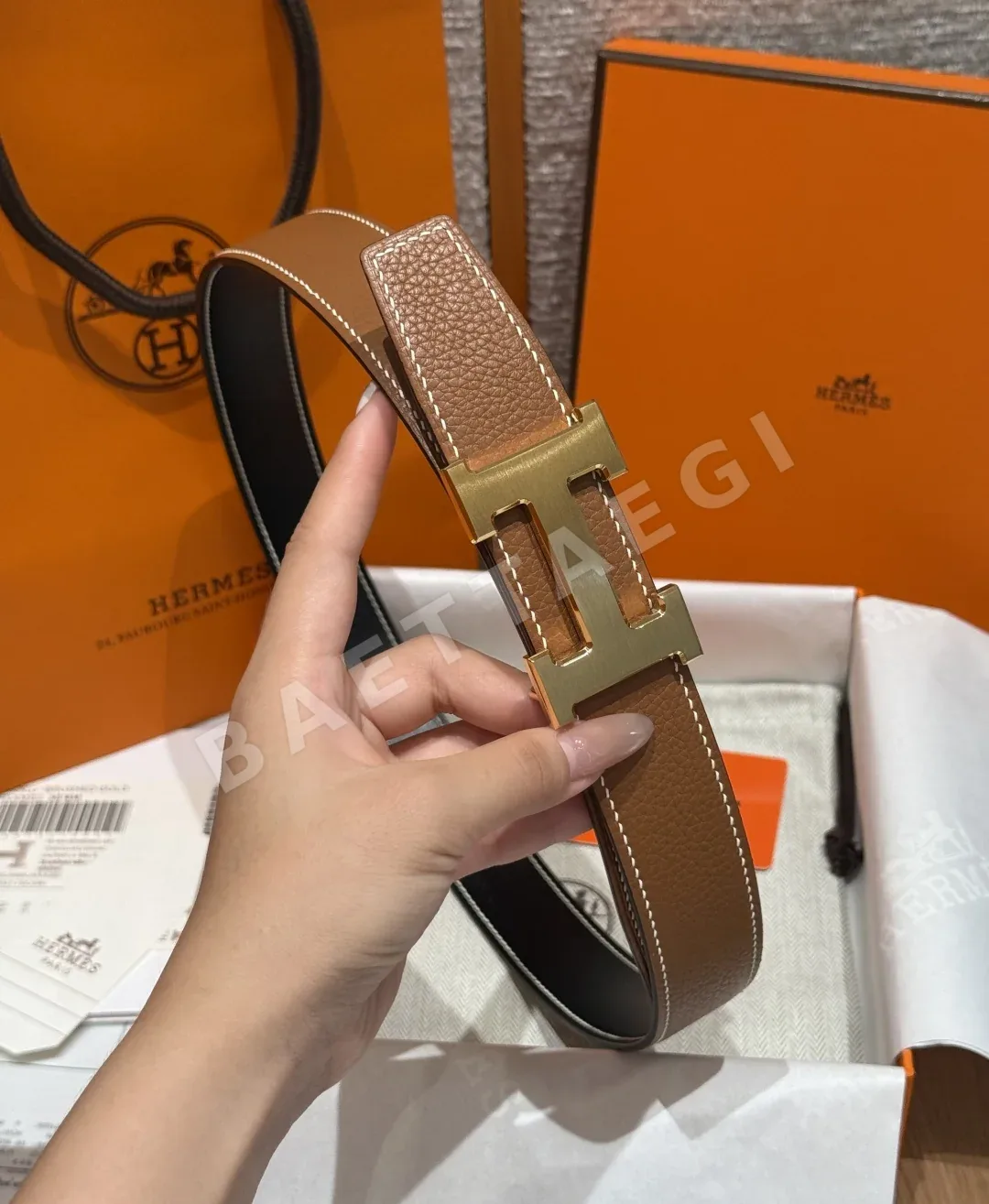 루이비통 H 버클 리버시블 가죽 벨트 32mm 상세 이미지 3