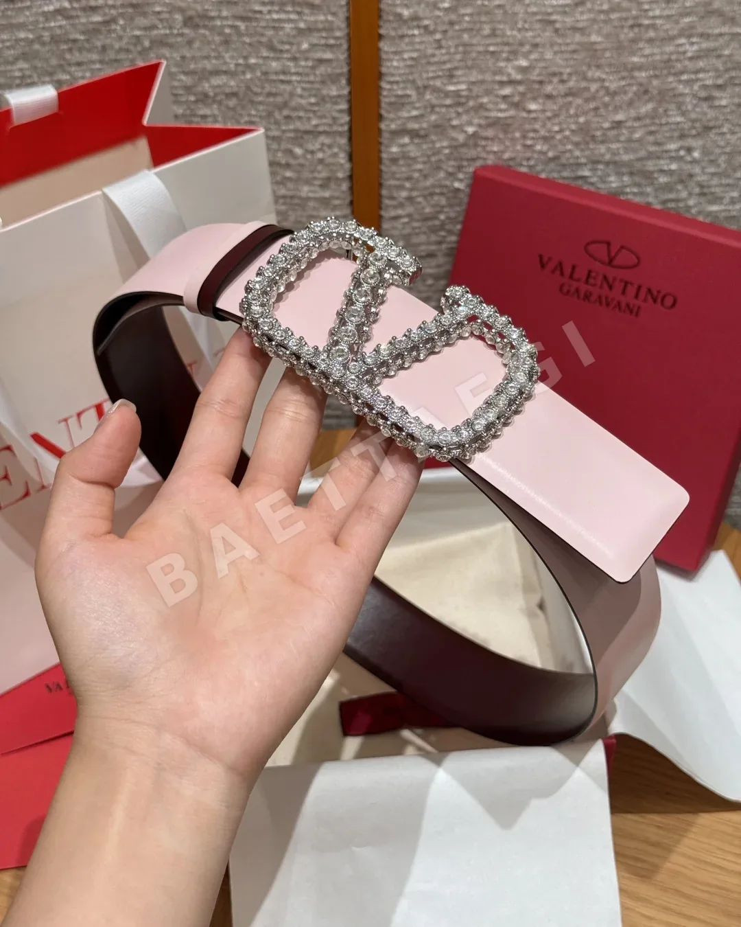 발렌티노 VLOGO 시그니처 크리스털 장식 리버시블 벨트 40mm 상세 이미지 2