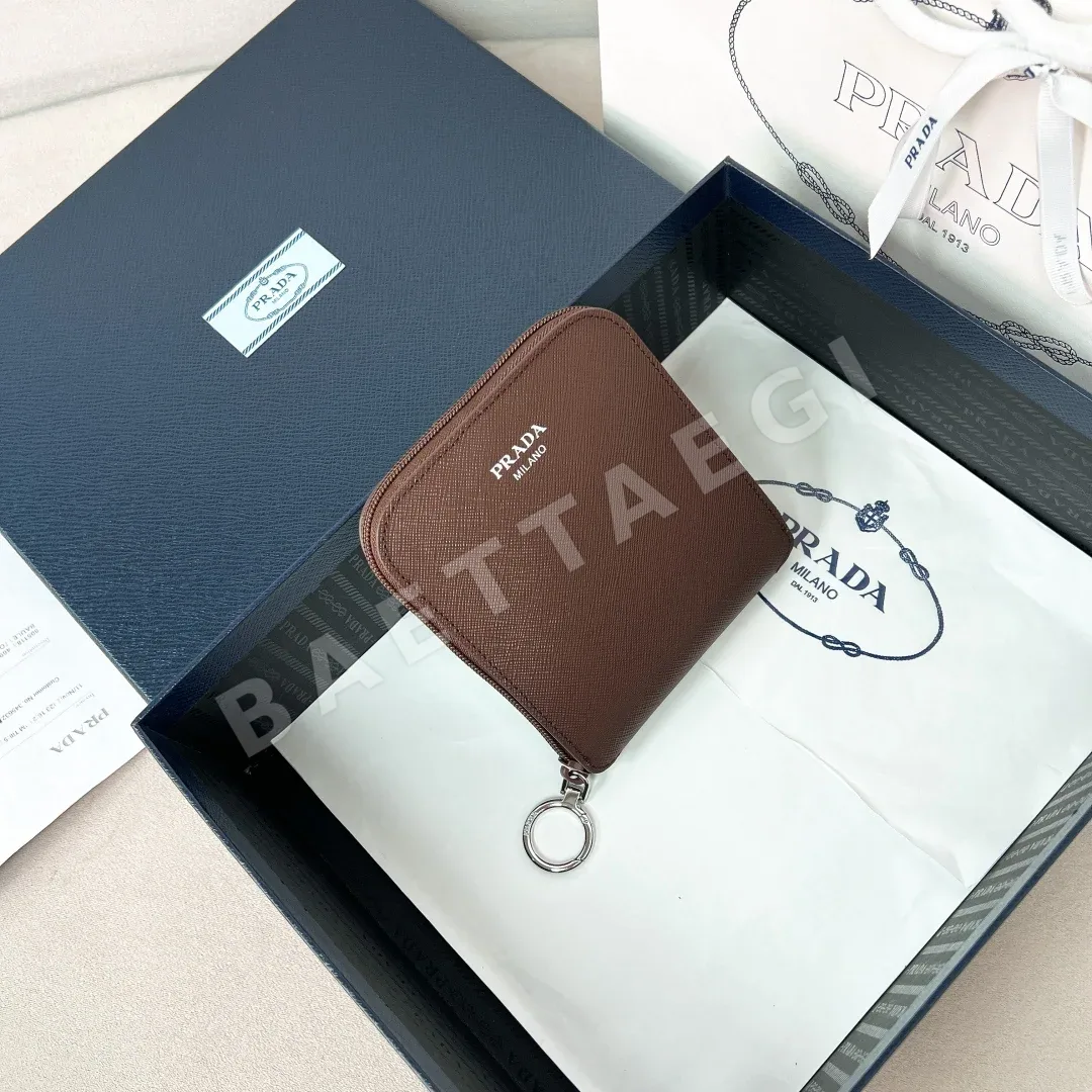 프라다 사피아노 크로스 그레인 리나이론 참 지갑 207861