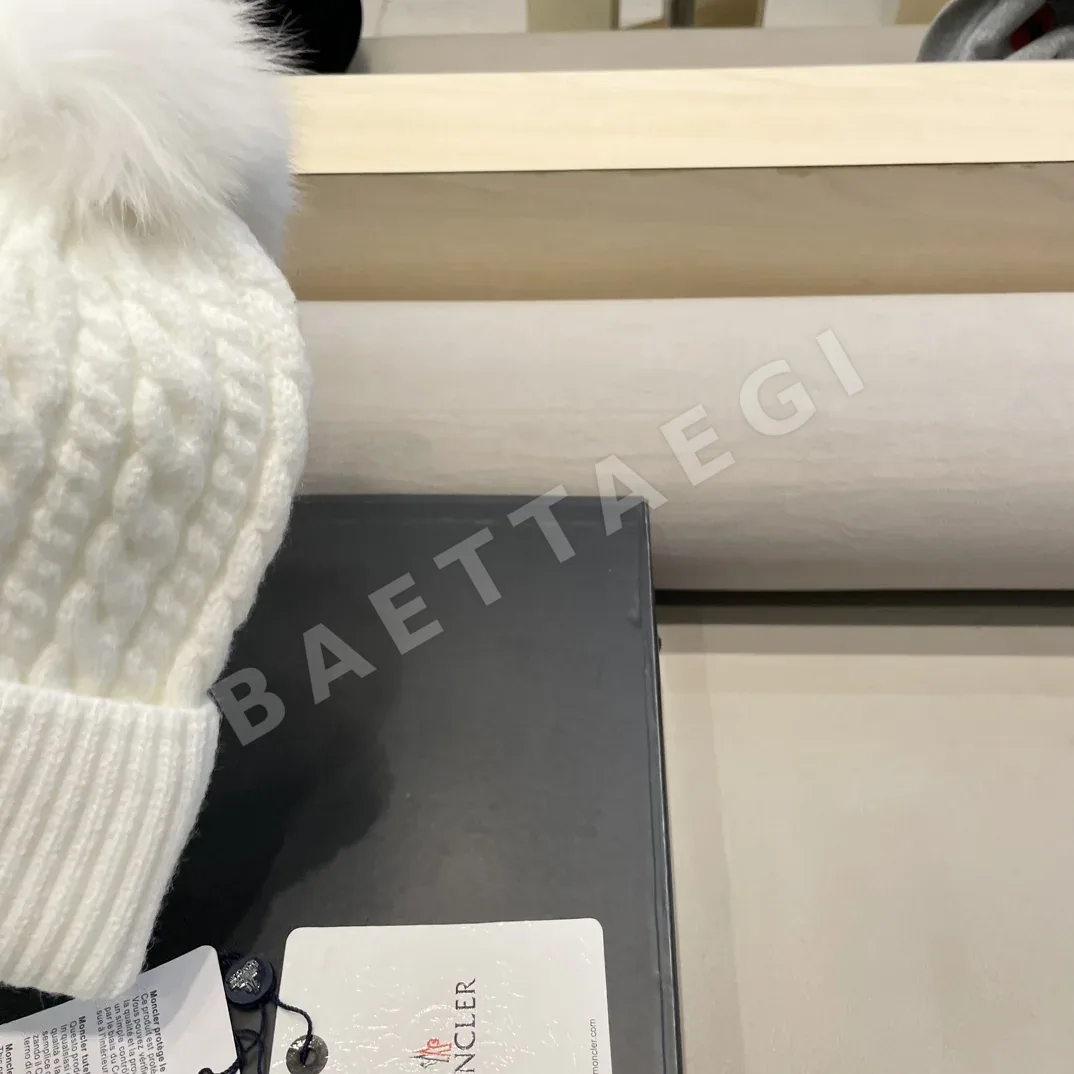 몽클레르 래빗 퍼 폼폼 니트 비니 상세 이미지 6