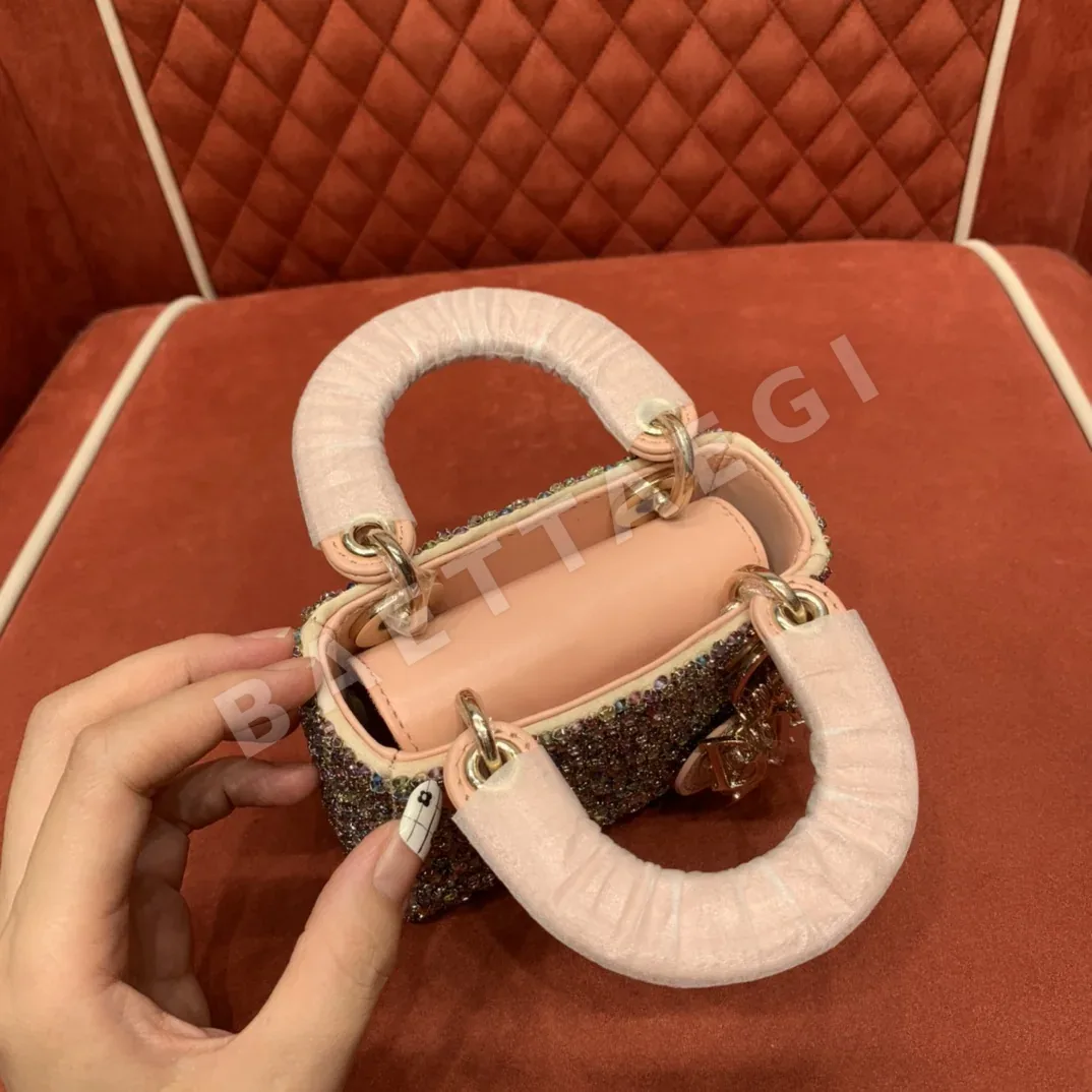 디올 레디 슈퍼 미니 비즈 자수 램스킨 가방 상세 이미지 4
