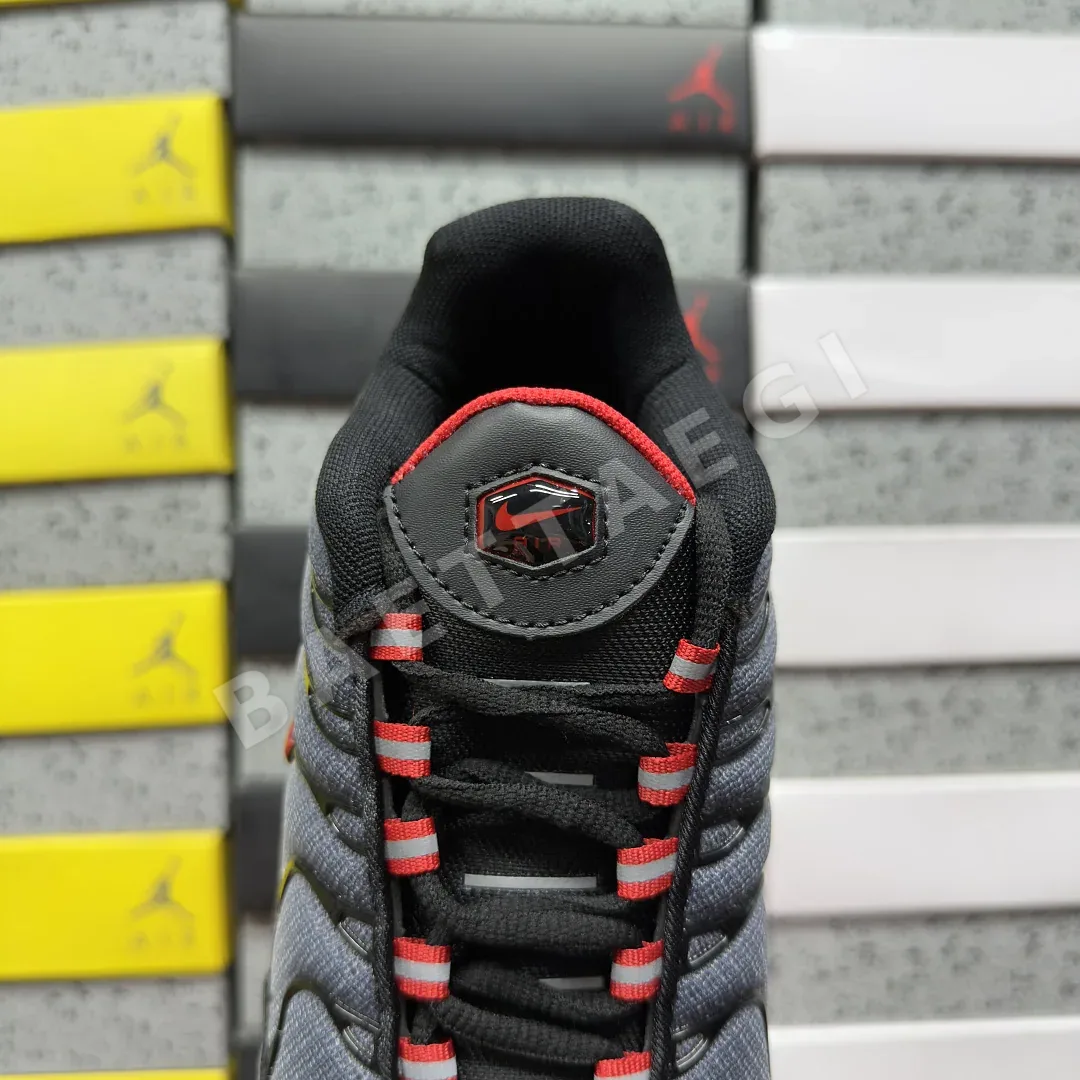 나이키 [BD] 에어 맥스 플러스 CI2299-001 201844 Nike Air Max Plus Black Gradient Red 상세 이미지 2