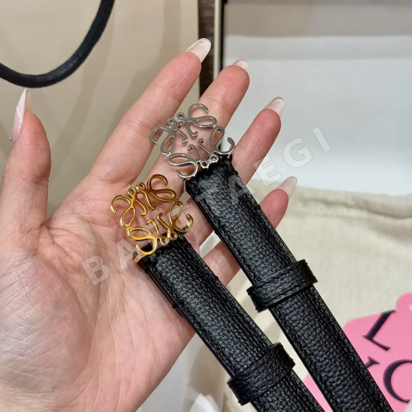 로에베 조약돌 가죽 아나그램 버클 벨트 상세 이미지 3
