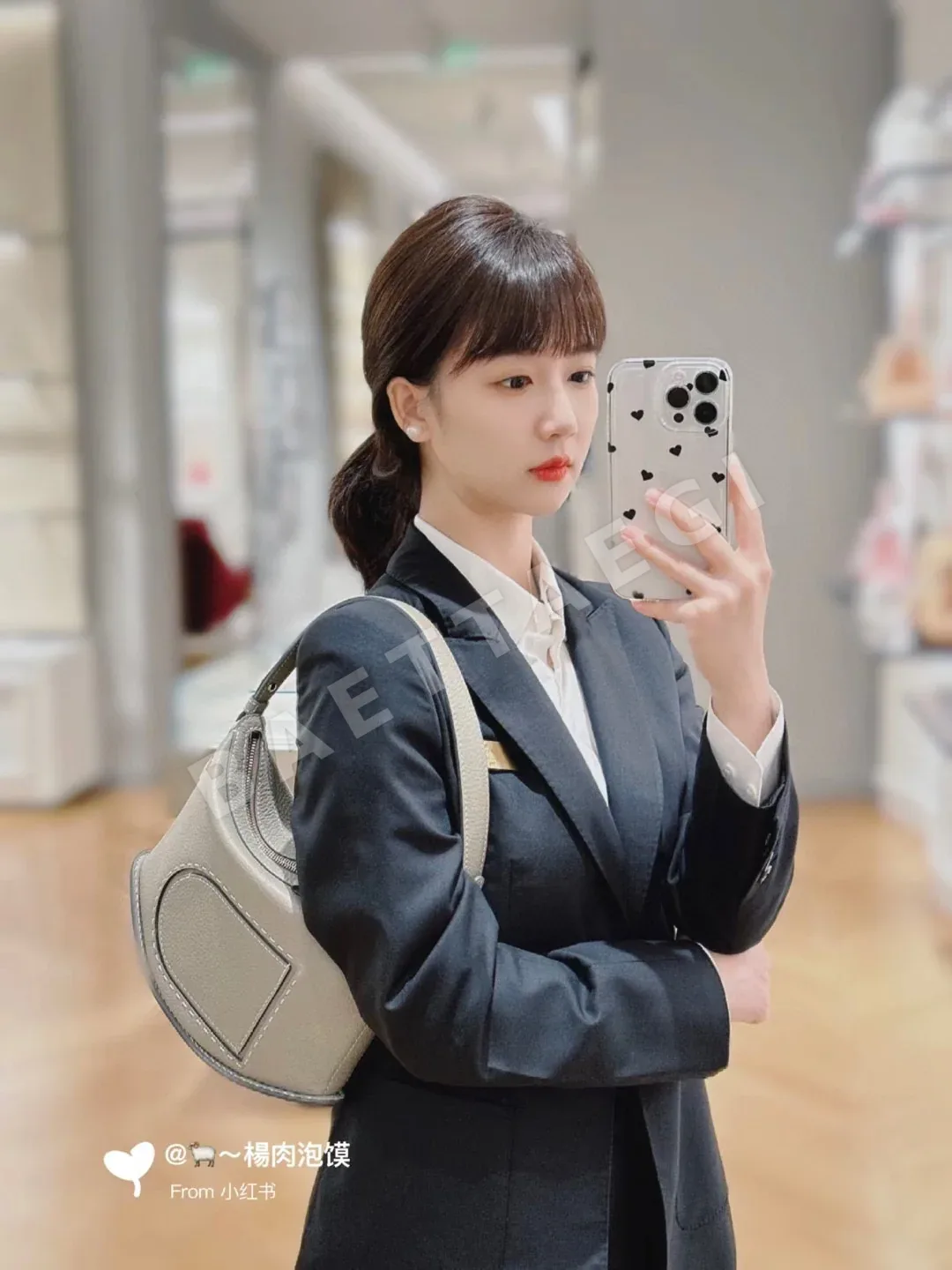 델보 핀 스윙 토리용 소프트 그레인 카프스킨 숄더백 상세 이미지 9