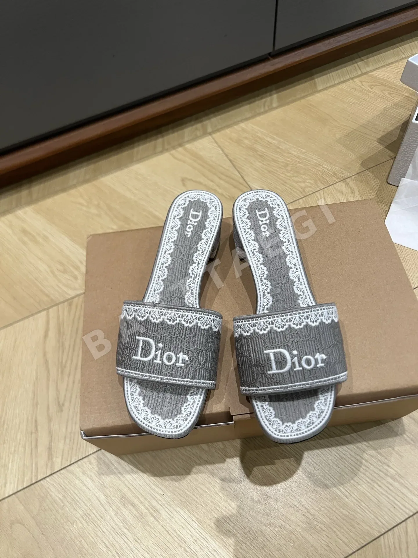 디올 자수 자카드 샌들 95291