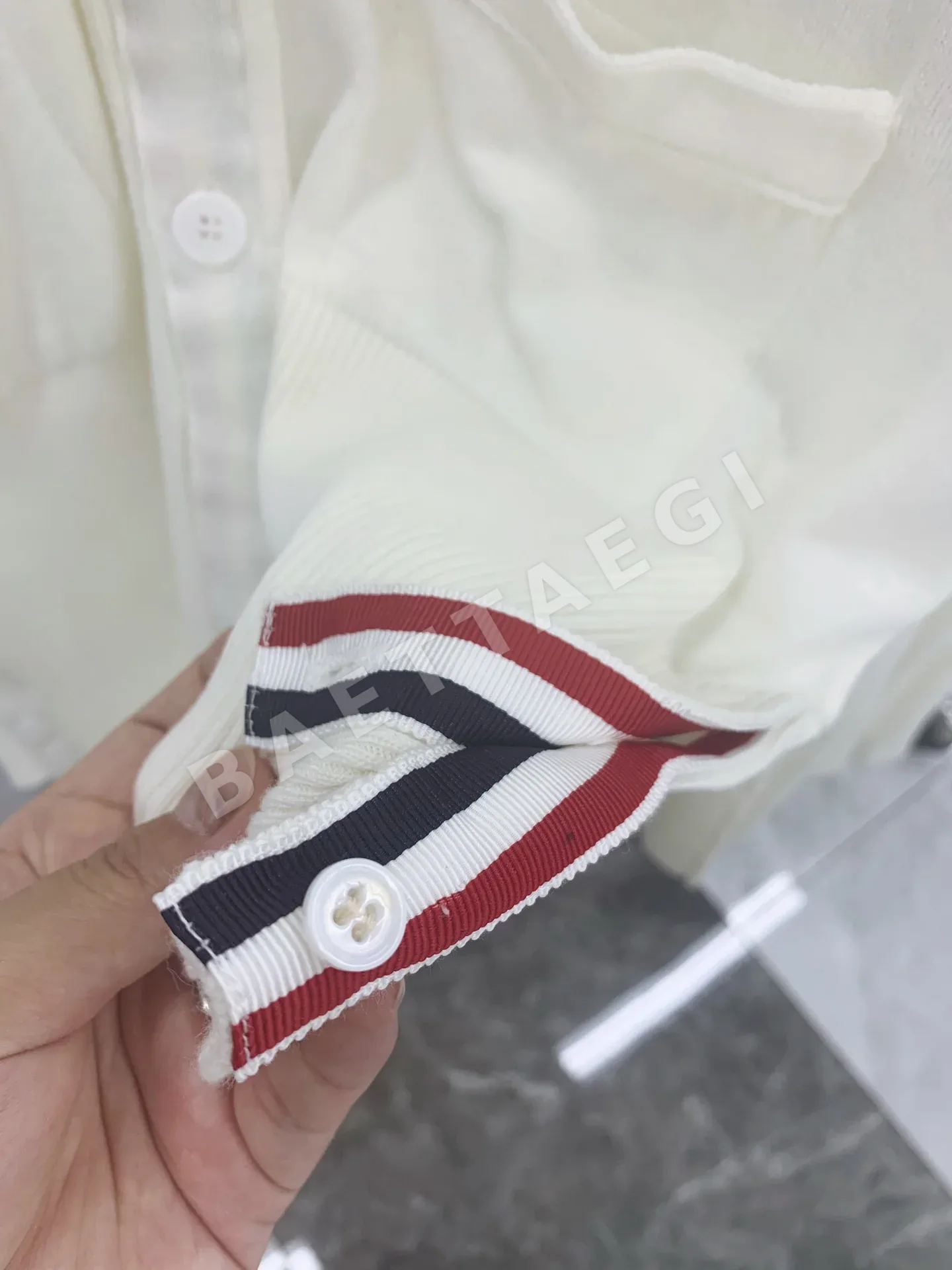 톰브라운 다크 그레이 4바 스트라이프 울 가디건 상세 이미지 8