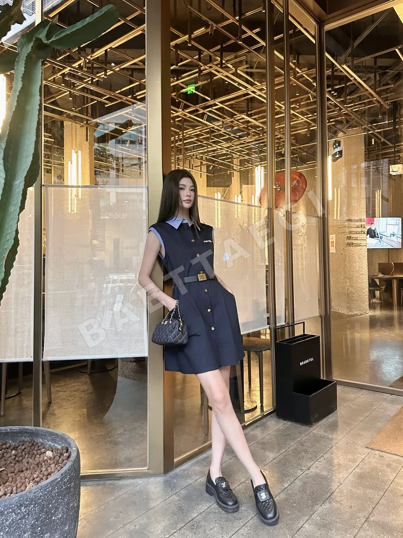 미우미우 블루 체크 패치워크 노슬리브 원피스 상세 이미지 3