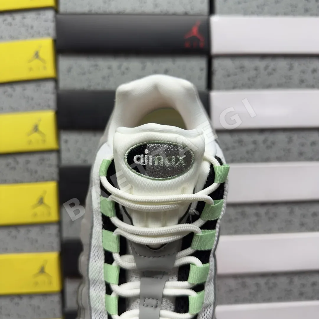 나이키 [WE] 에어 맥스 95 OG HJ5996-005 201886 Nike Air Max 95 OG Big Bubble Fresh Mint 상세 이미지 6