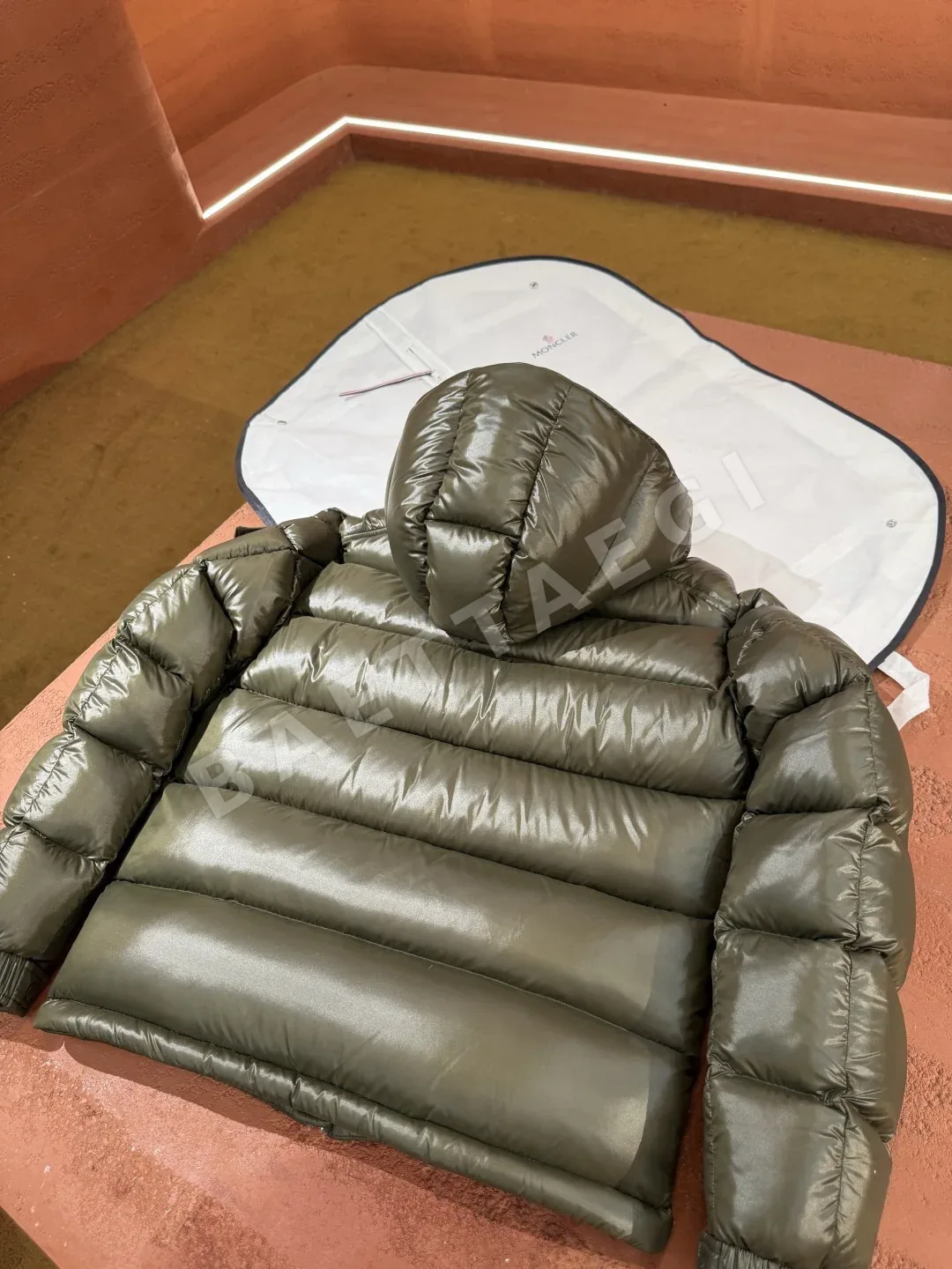 몽클레르 남성 패딩 상세 이미지 9