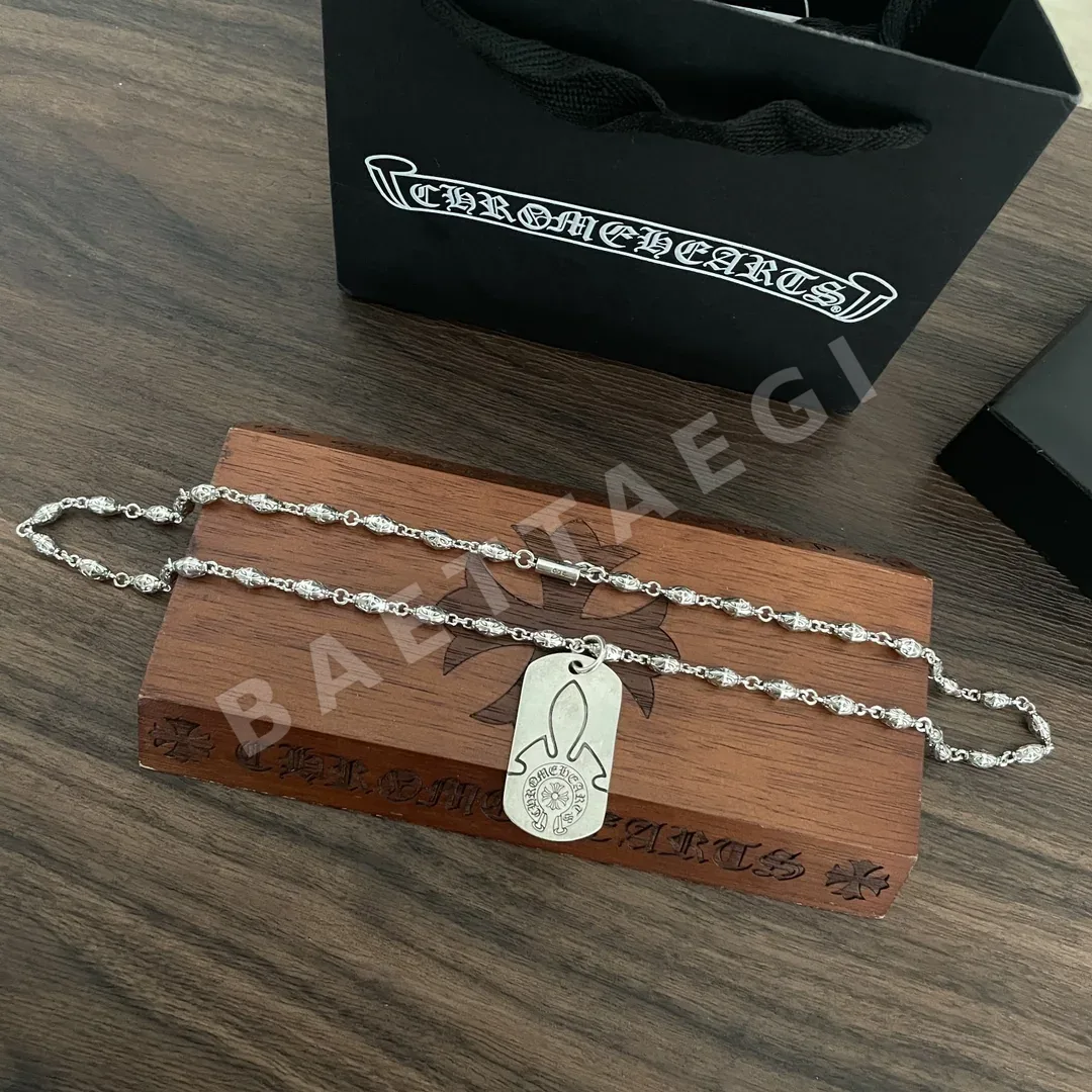 크롬하츠 레트로 레터 태그 크로스 펜던트 목걸이 상세 이미지 4